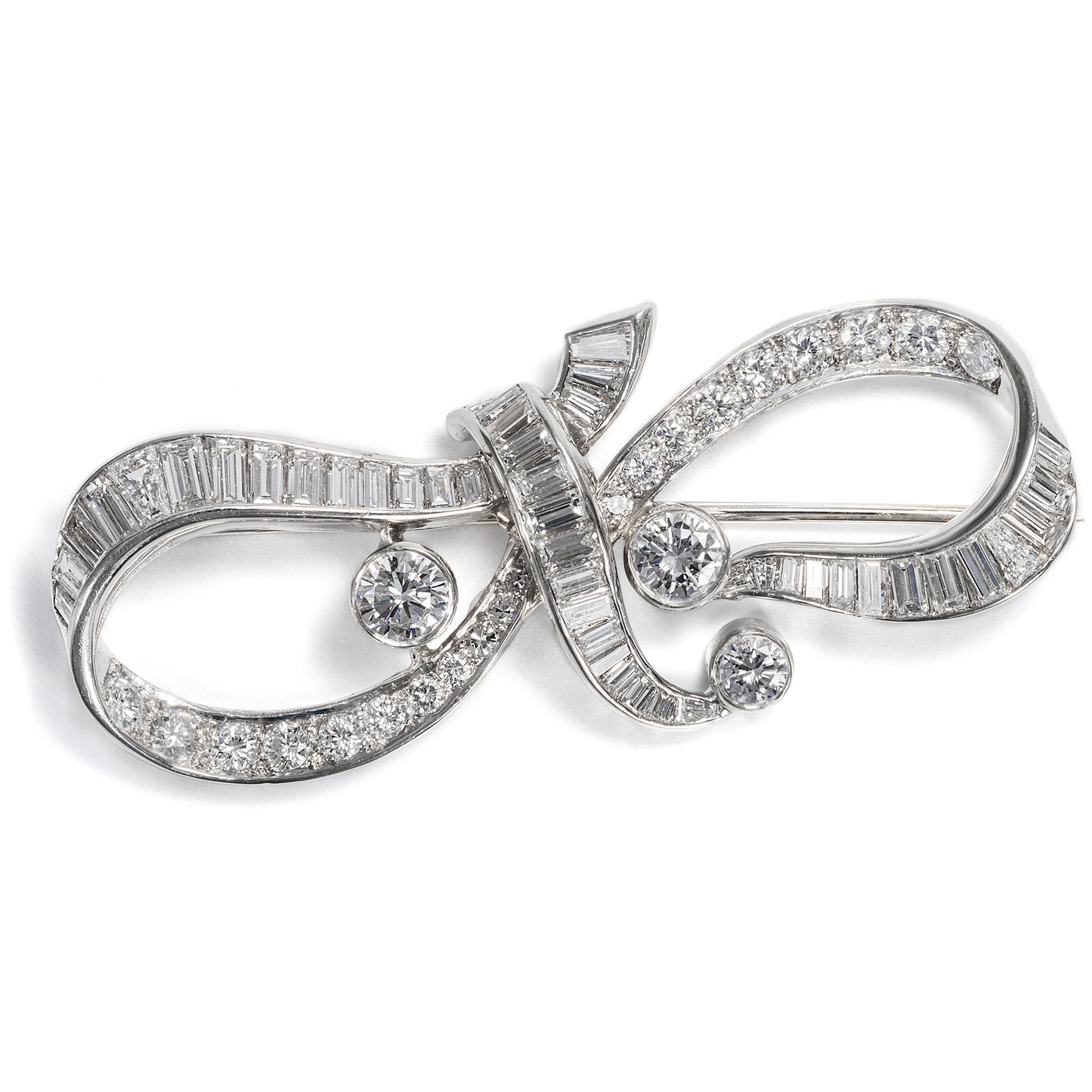 Precious Bow Brooch With 2.93 ct Diamonds in Platinum, 1950s