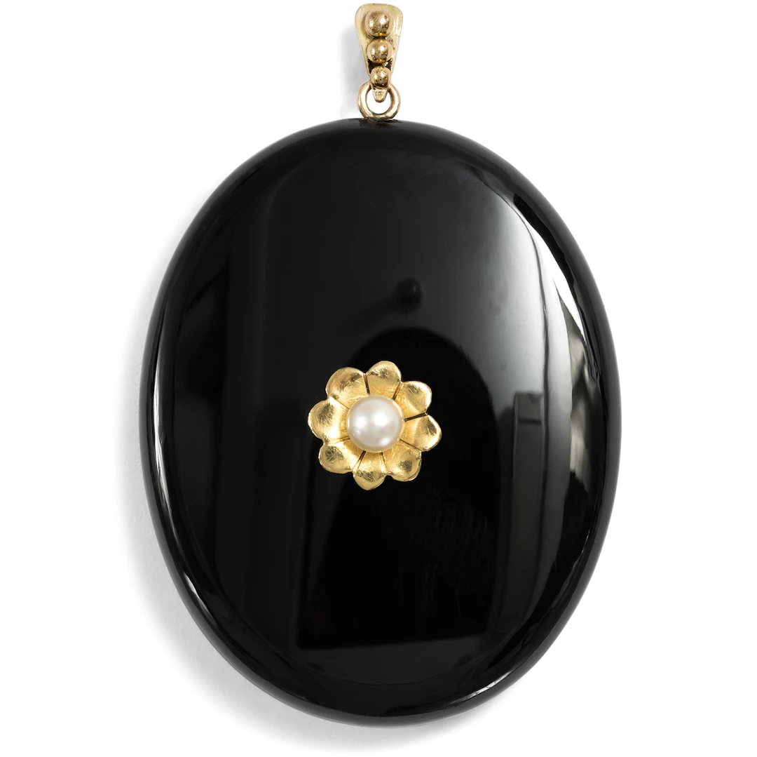 Pendant Made of Onyx & Pearl in Gold, Around 1870