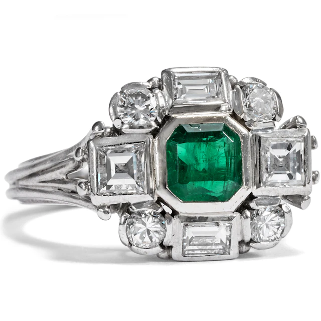 Luxurious Vintage Ring With Emerald & Diamonds in White Gold, c. 1950