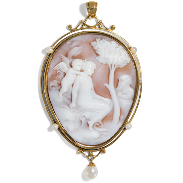 Pendant With Art Nouveau Cameo in Setting of Gold & Pearls, Around