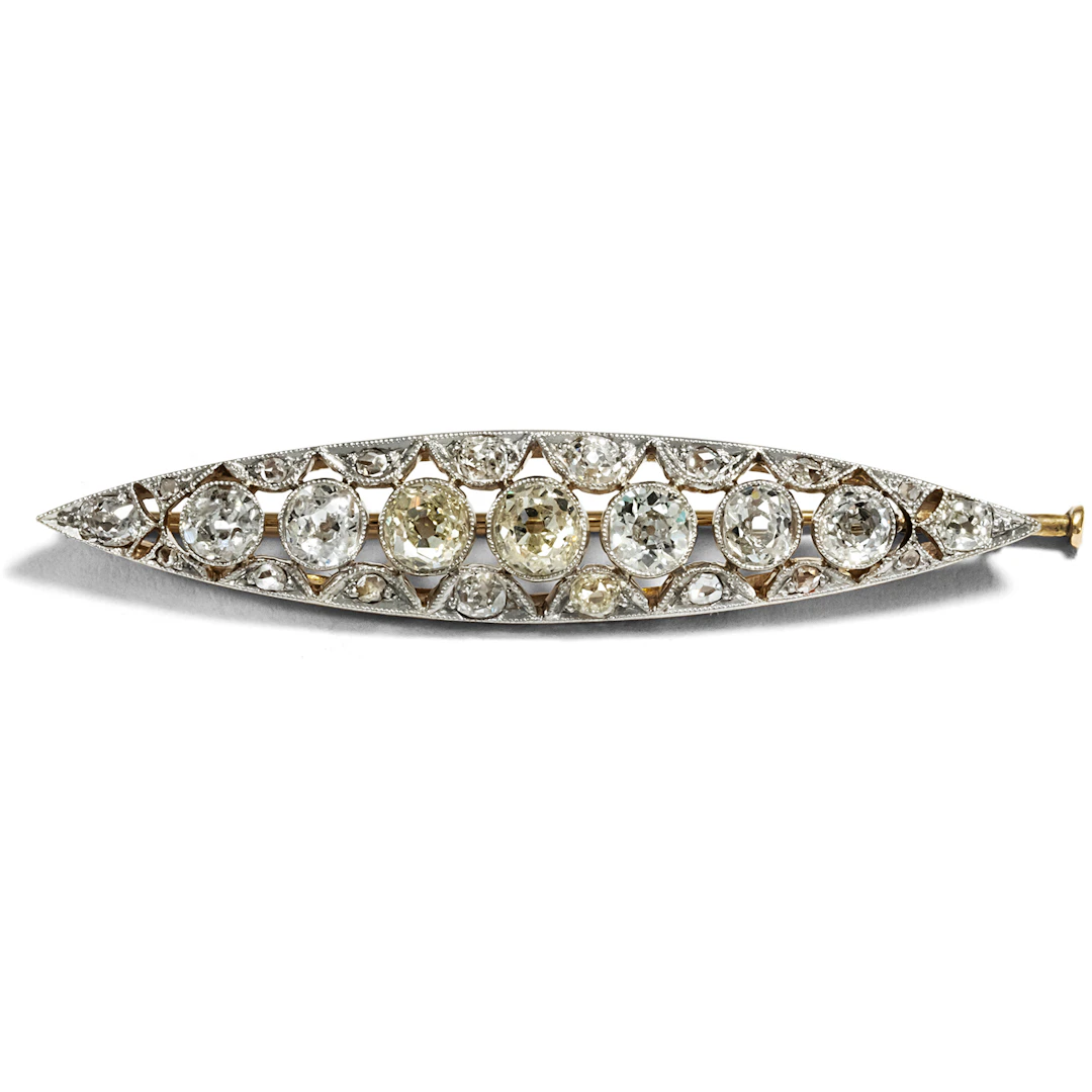 Luxurious Bar Brooch With 2.70 Ct Old Cut Diamonds in Gold & Platinum
