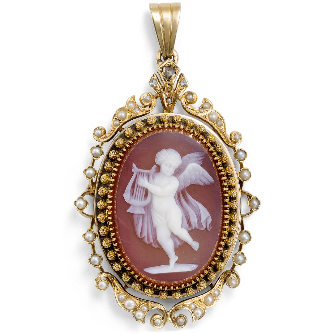 Antique Locket Pendant with Hardstone Cameo and Natural Pearls in Gold, c. 1875