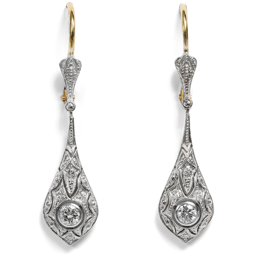 Funkelnde Begleiter • Elegante Ohrringe mit Diamanten aus unserer