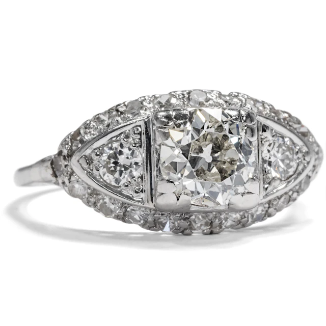 Elegant Art Deco Ring with Diamonds in Platinum, probably USA, circa 1925