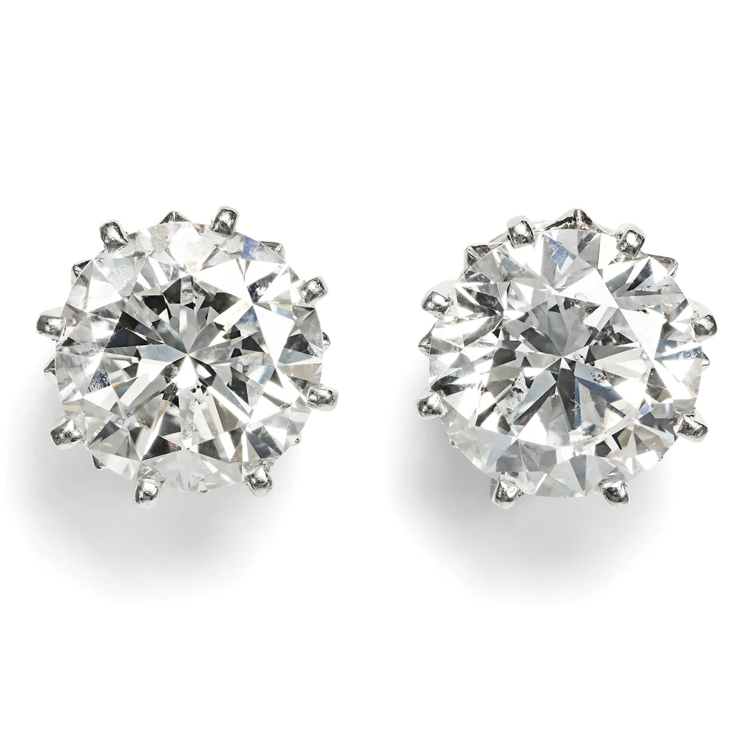 Precious vintage stud earrings with 4.00 ct diamonds in platinum, 1950s