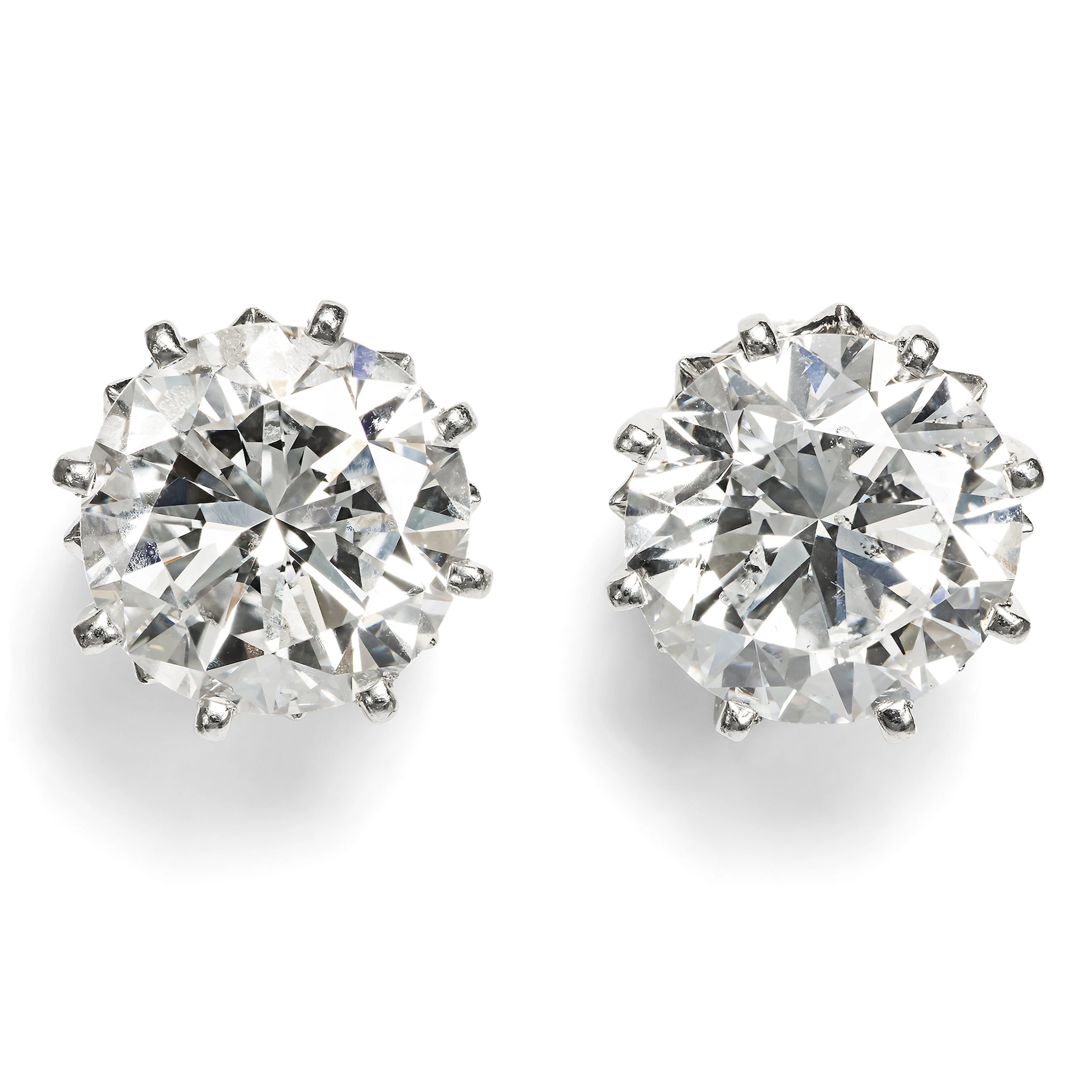 Precious vintage stud earrings with 4.00 ct diamonds in platinum, 1950s