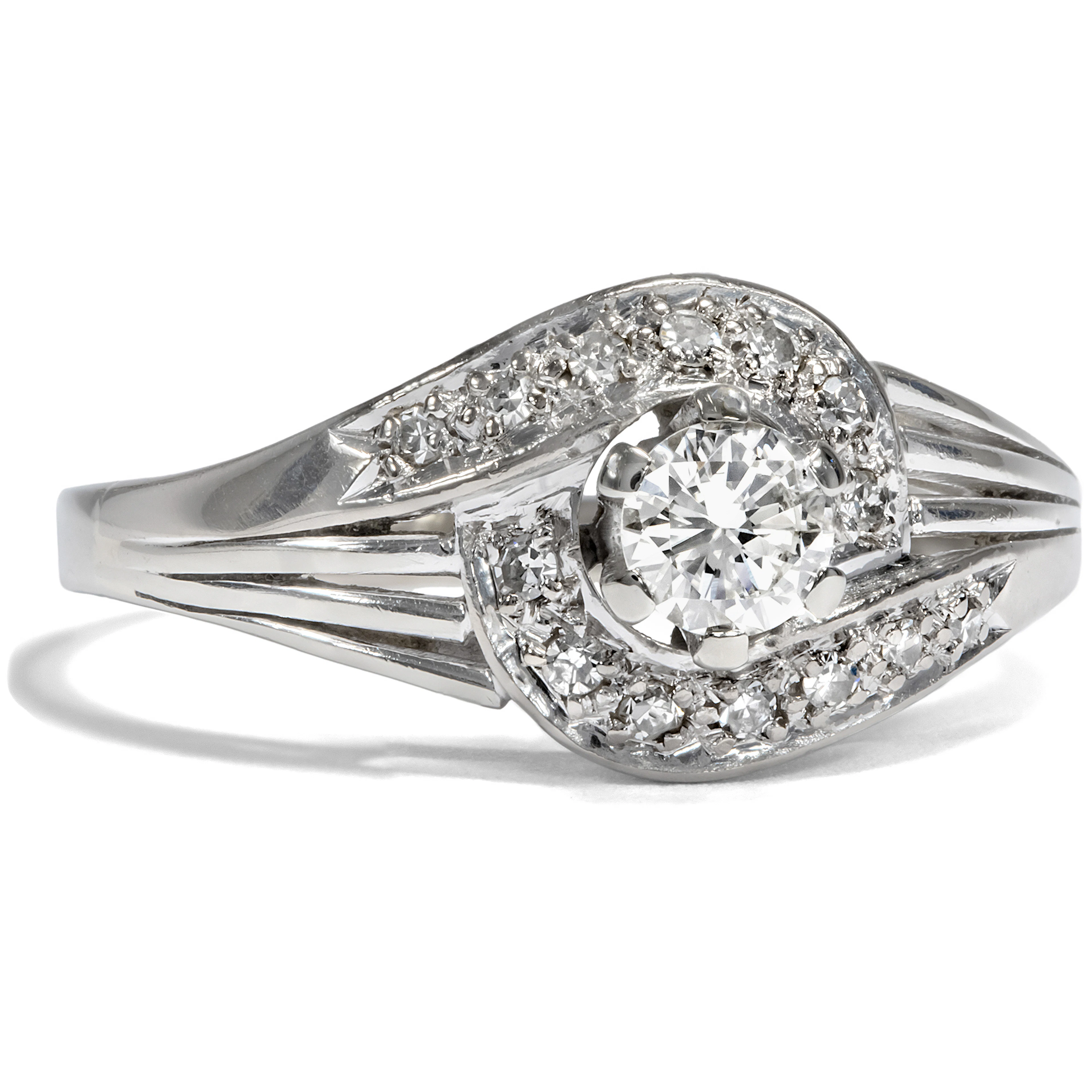 Dynamic Vintage Ring with 0.47 ct Diamonds in White Gold, c. 1965