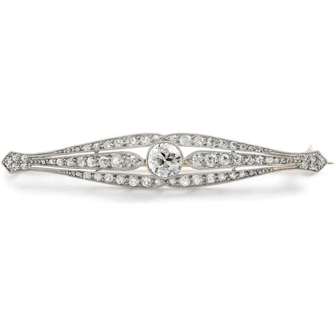 Elegant Brooch with 2.30 ct Old Cut Diamonds In Platinum & Gold, c. 1915