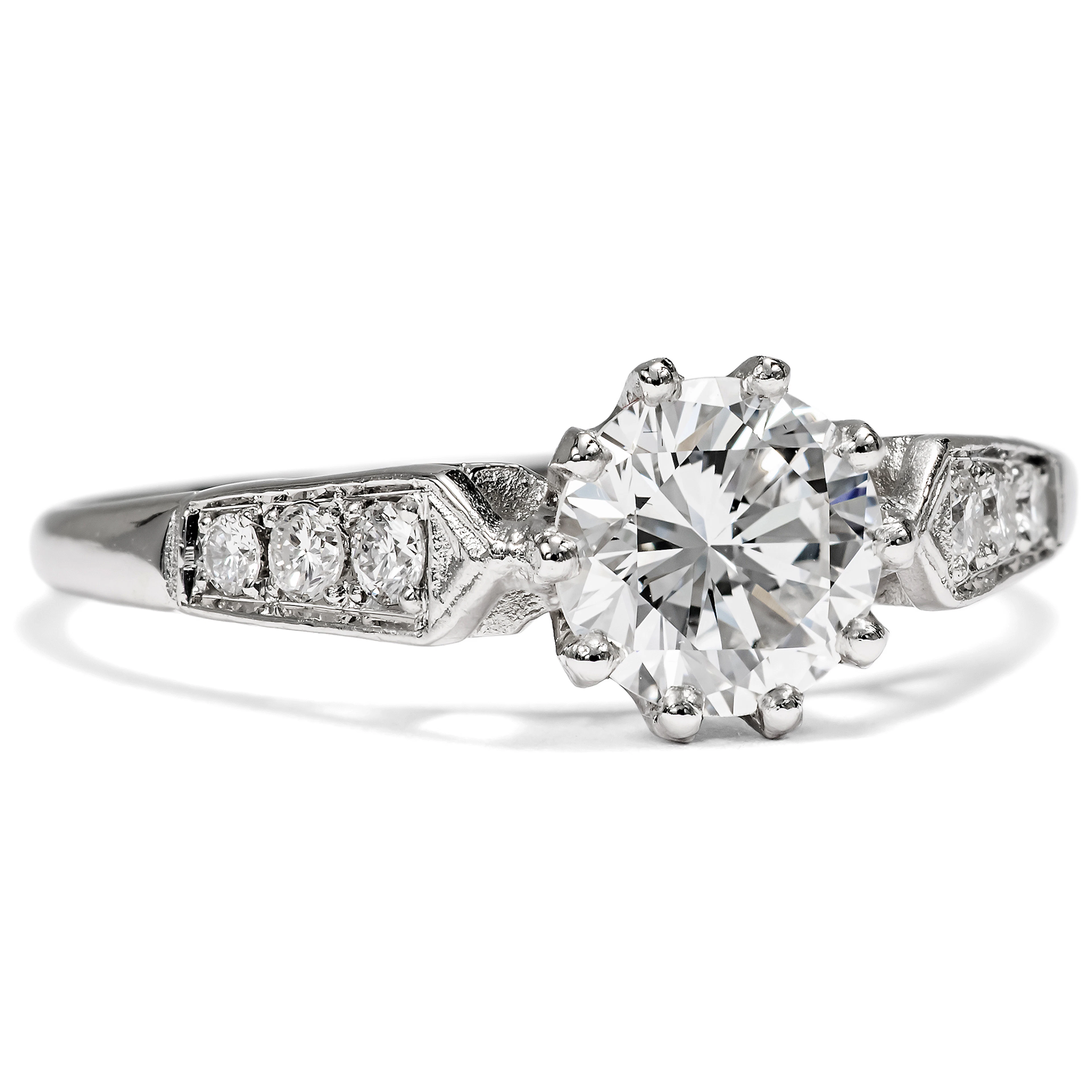 Unworn Platinum Ring with 0.96 ct Vintage Brilliant (E/vvs2) from our Workshop