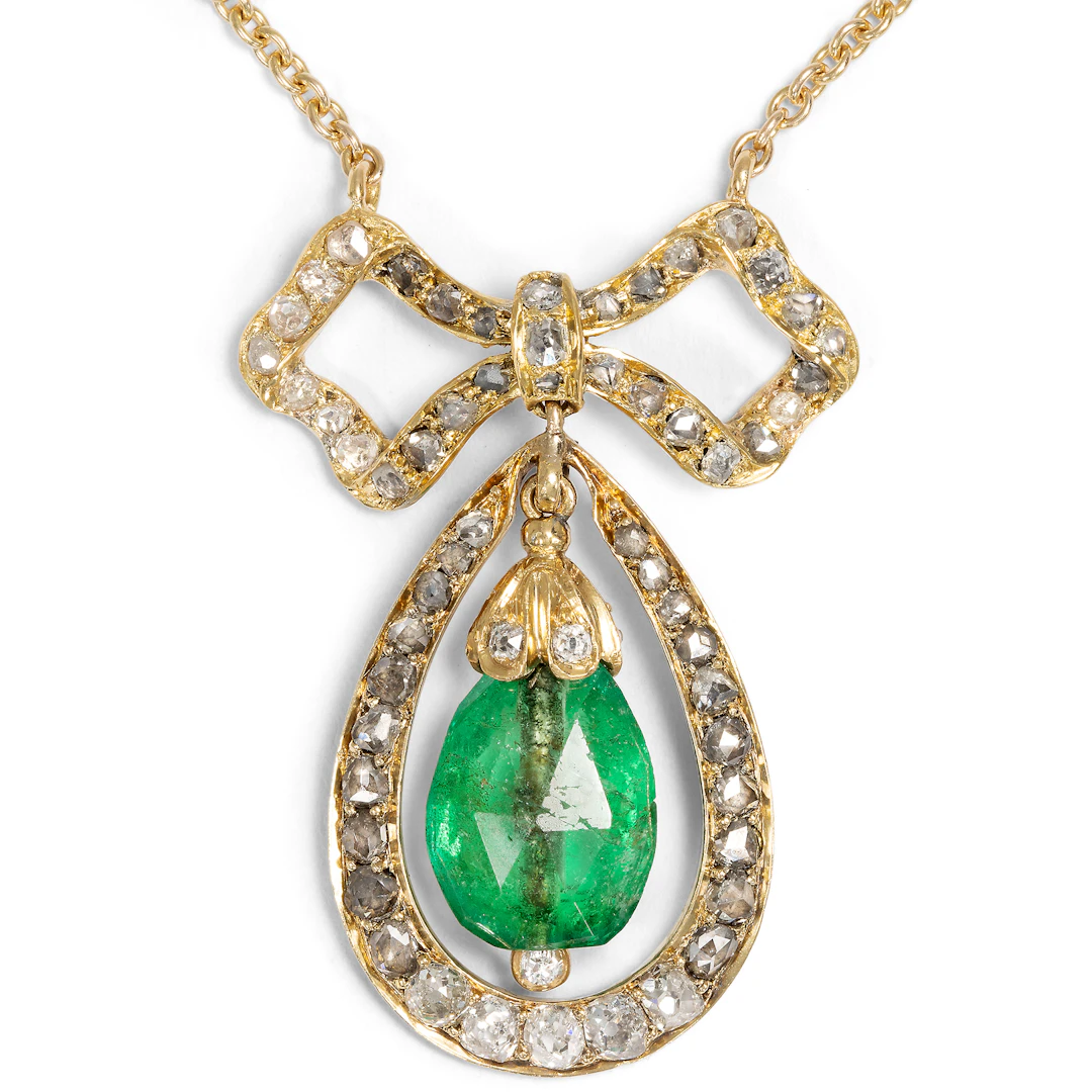 Elegant necklace with emerald briolette and diamonds in gold, c. 1910