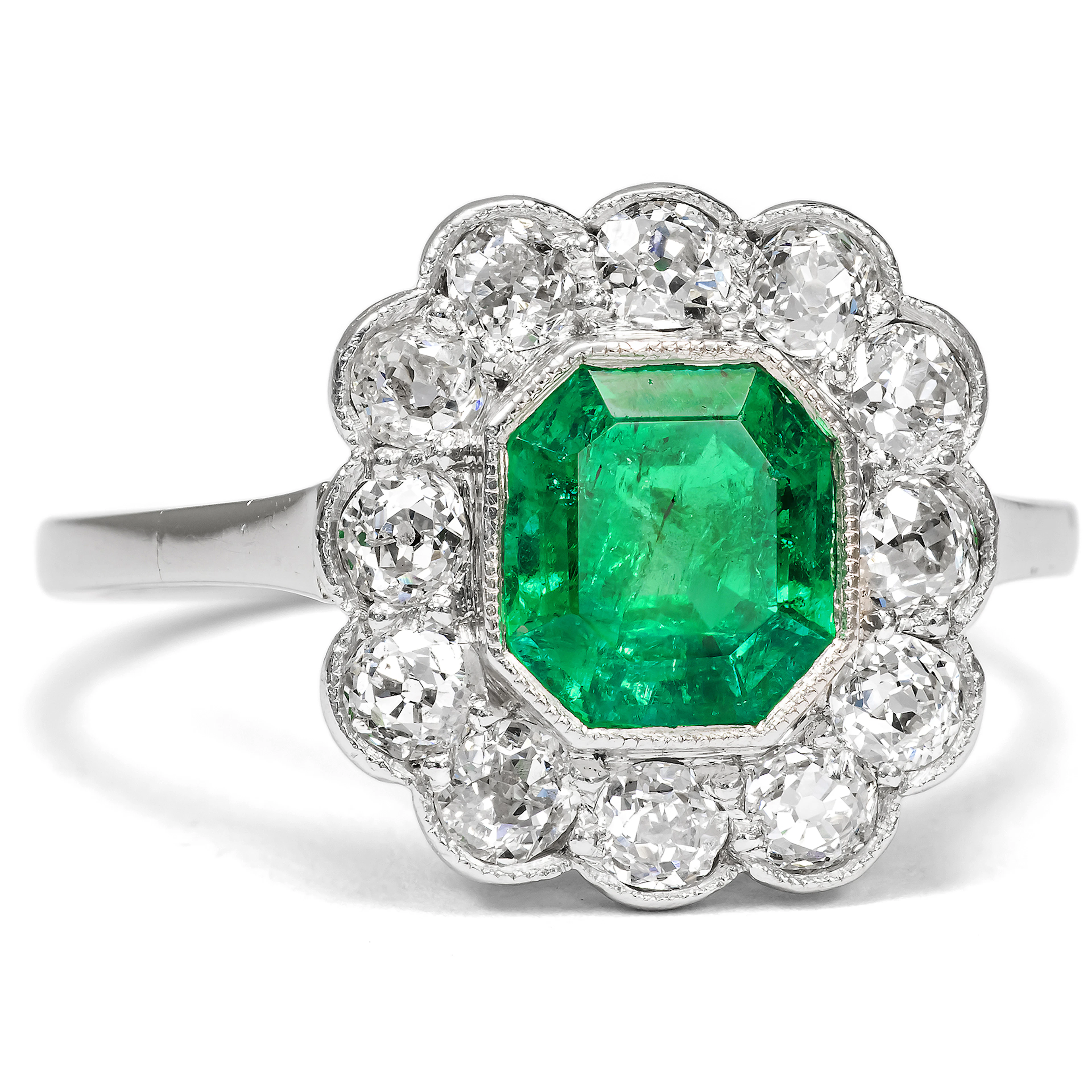 Elegant Ring with Minor Oil Emerald From Colombia & Diamonds, c. 1925