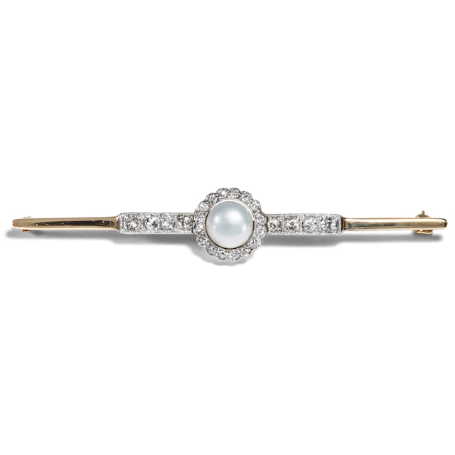 Elegant Bar Brooch With Natural Pearl & Diamonds in Gold & Platinum, c. 1925