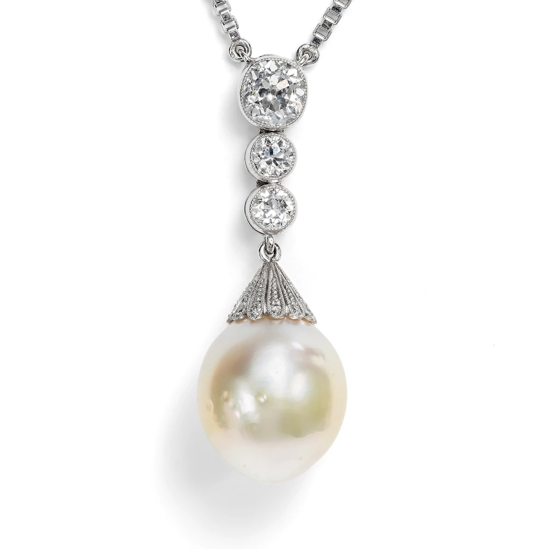 Vintage Necklace with a South Sea Pearl and Antique Diamonds in White