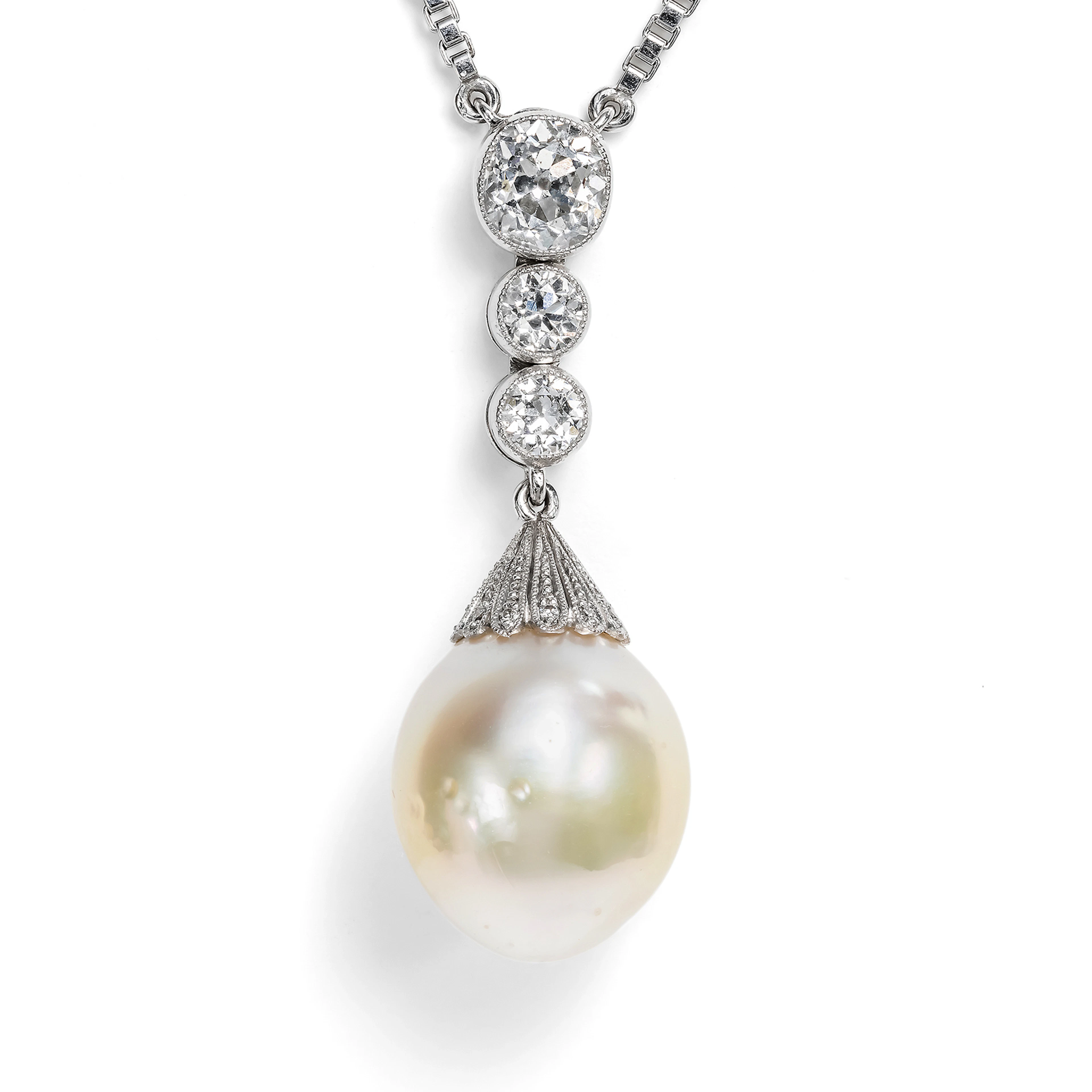 Vintage Necklace with a South Sea Pearl and Antique Diamonds in White
