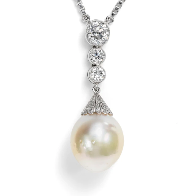Vintage Necklace with a South Sea Pearl and Antique Diamonds in White
