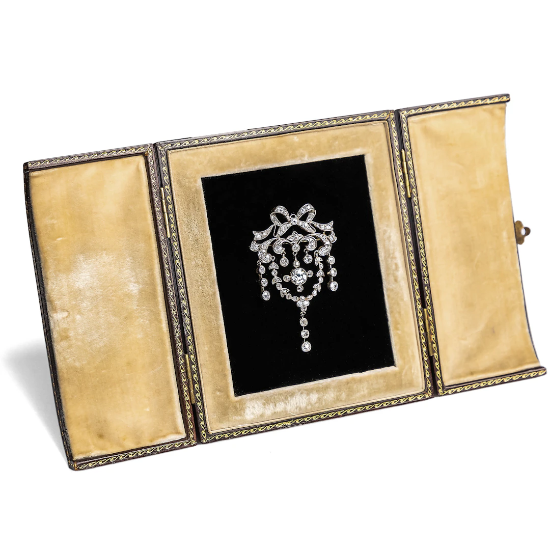 Magnificent brooch with 6.06 ct old-cut diamonds in silver on gold, circa 1900