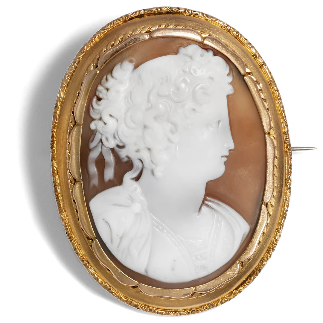 Antique Brooch With a Cameo of Berenice Set in Gold, c. 1860