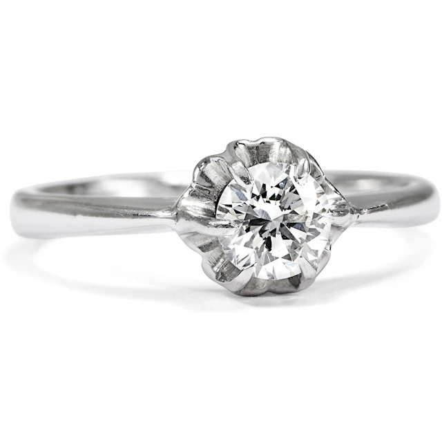Beautiful Vintage Ring with 0.45 ct Diamond Solitaire in White Gold