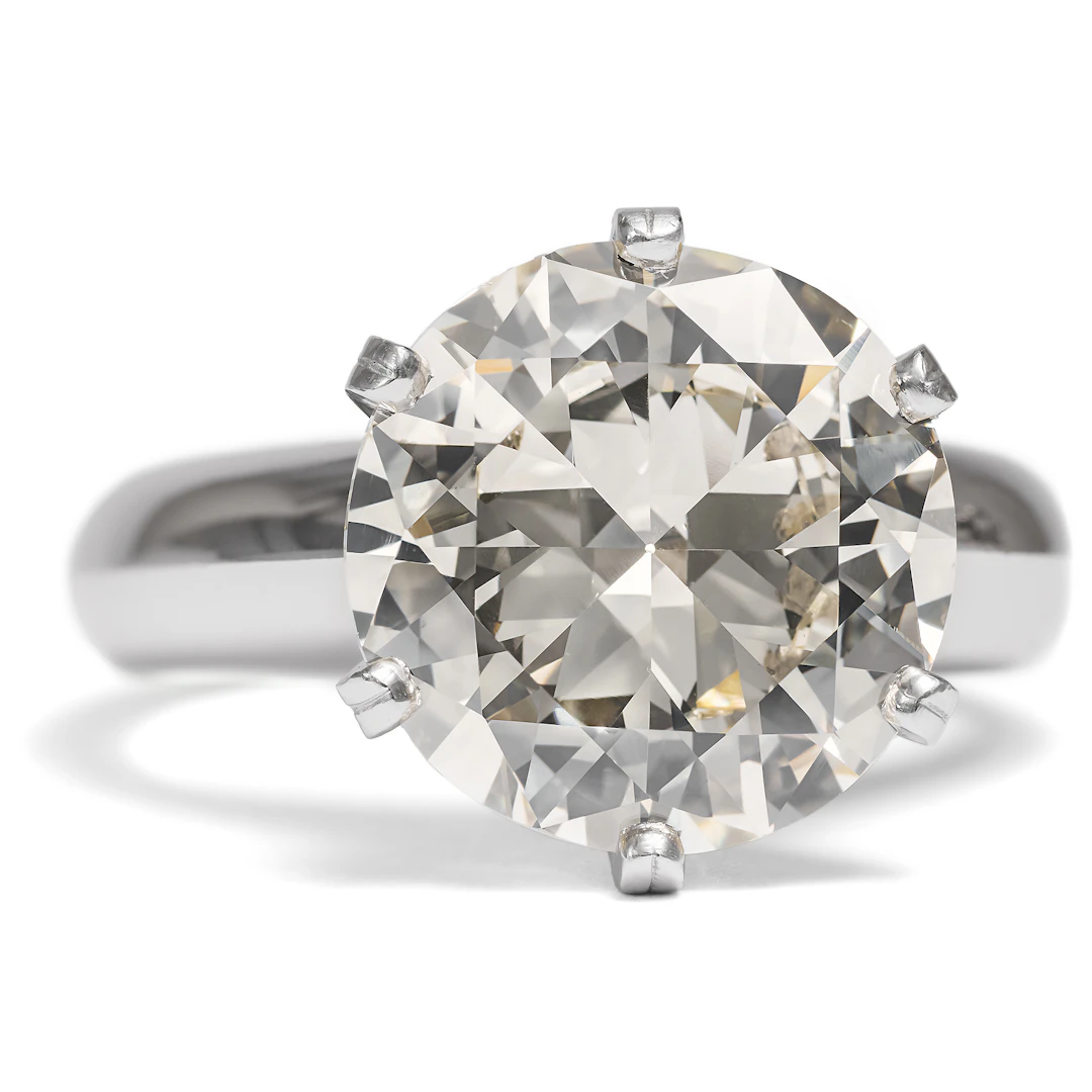 Contemporary Platinum Ring with 6.75 ct Vintage Brilliant, c. 1960 & later