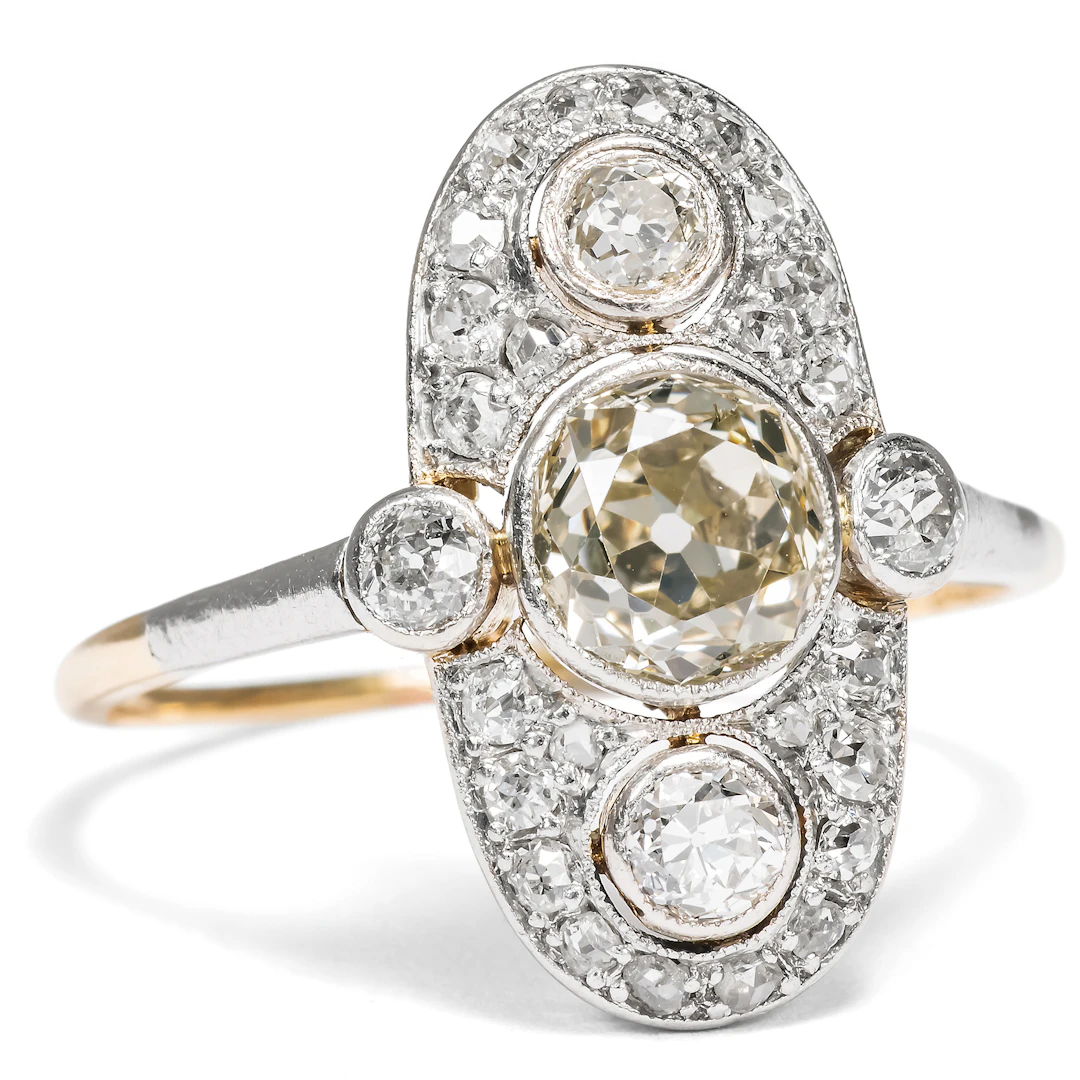 Elegant Ring with Diamonds in Platinum on Gold, c. 1920