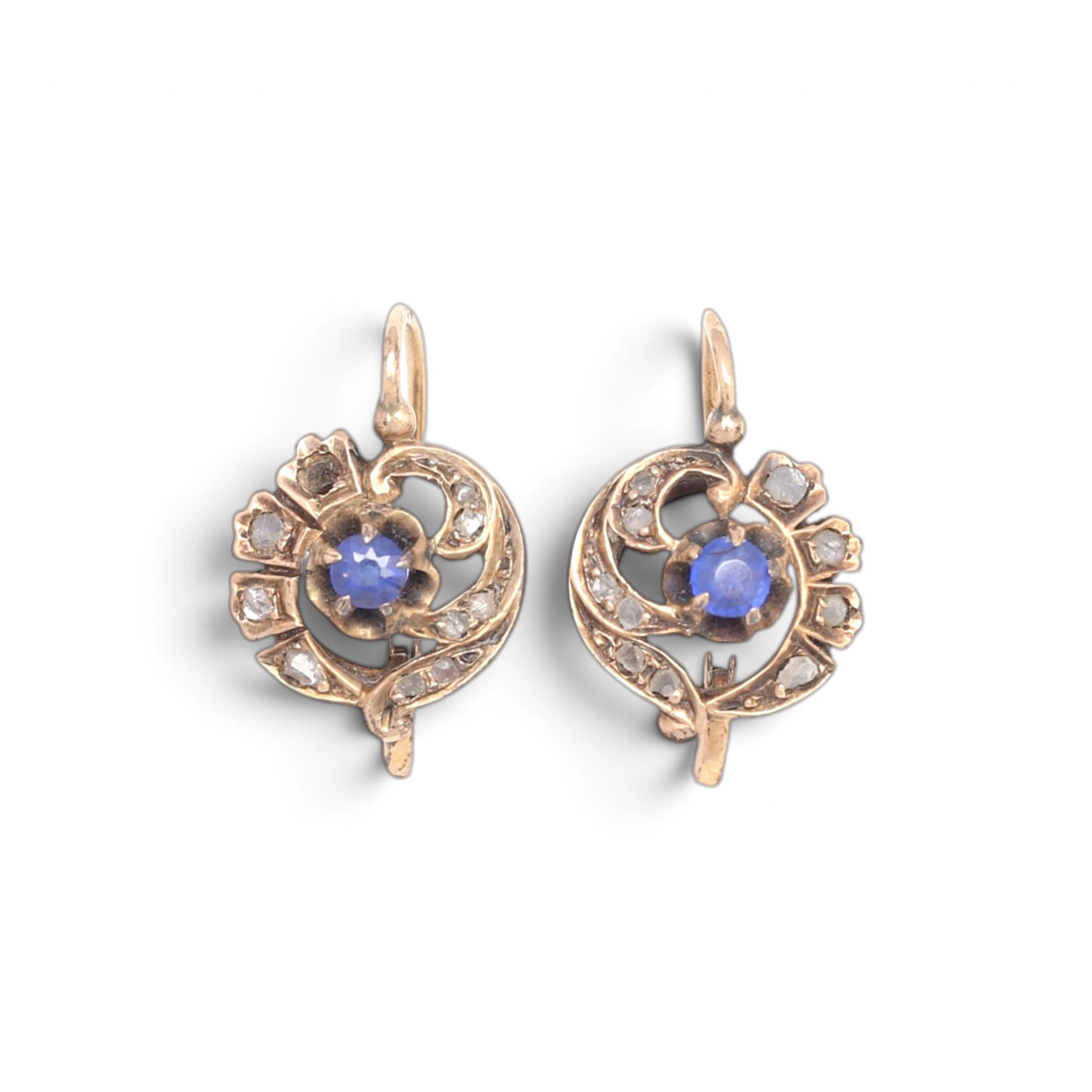 Modernist diamonds earrings, early 20th Century.
