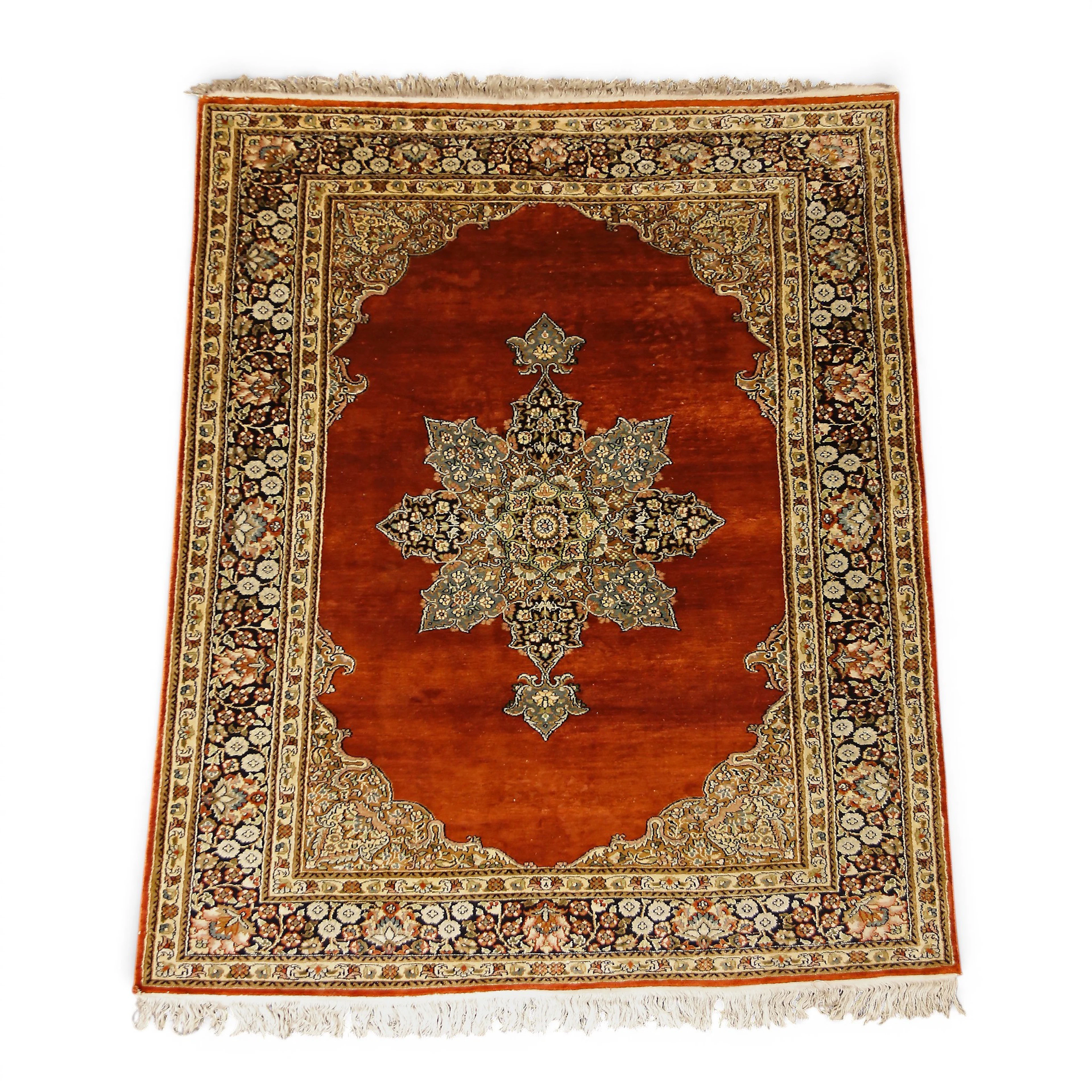 Oriental carpet in wool and silk, first third of the 20th Century.