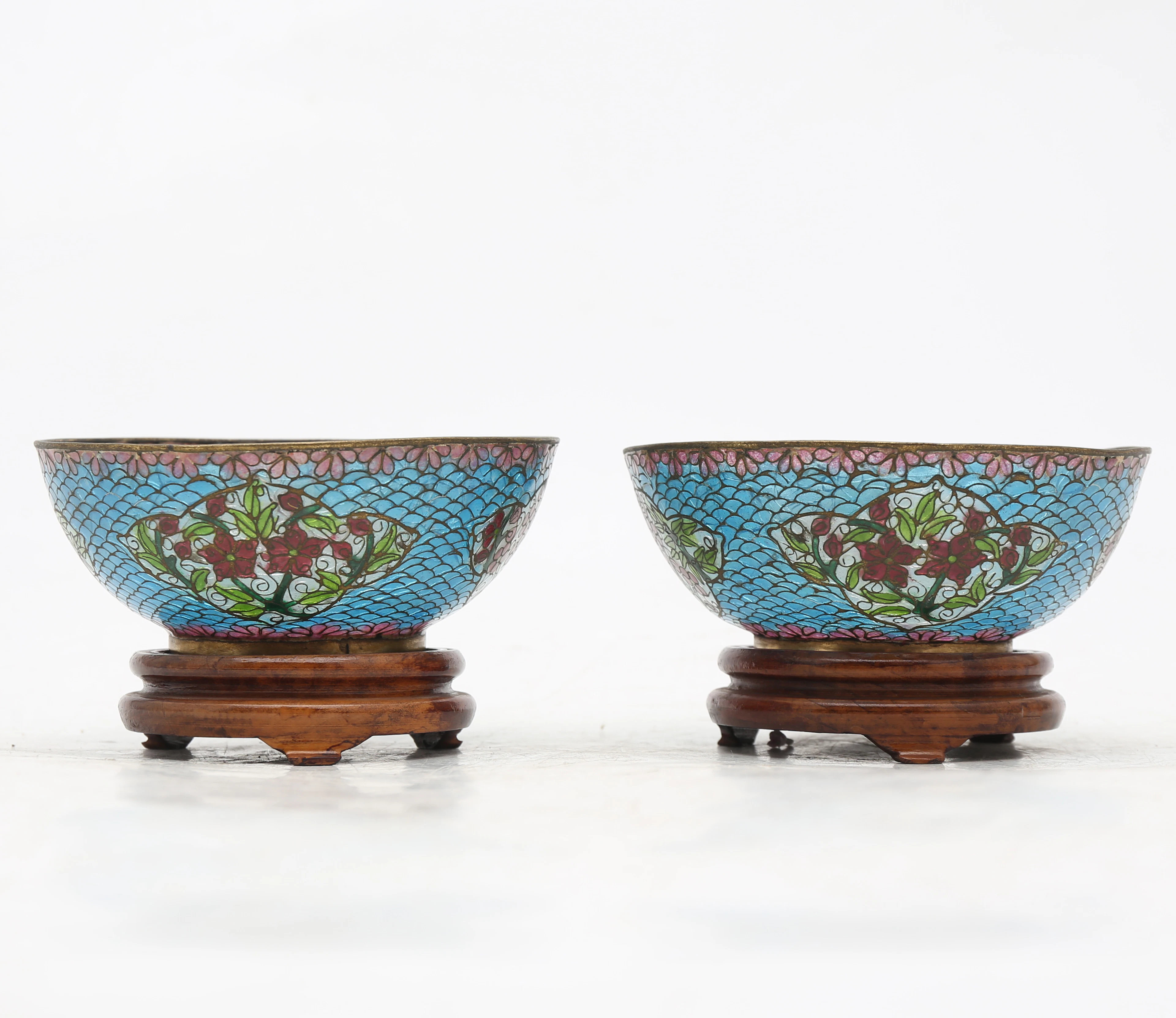 Pair of Chinese bowls in “plique-a-jour” enamelled metal, 20th Century.