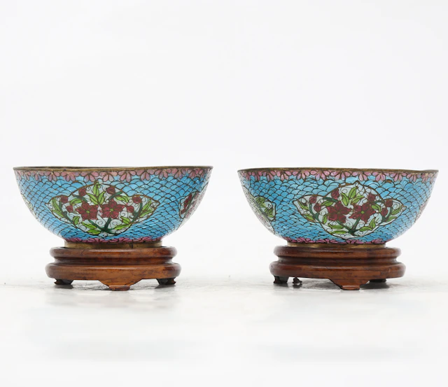 Pair of Chinese bowls in “plique-a-jour” enamelled metal, 20th Century.