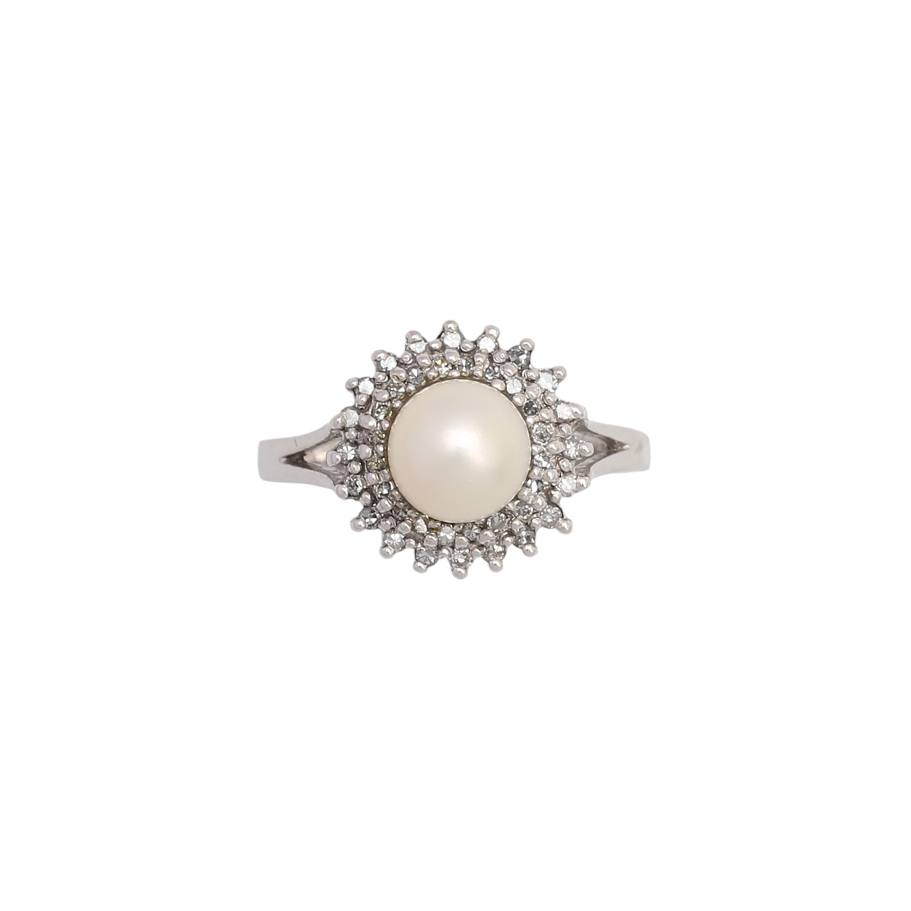Pearl and diamonds rosette ring.