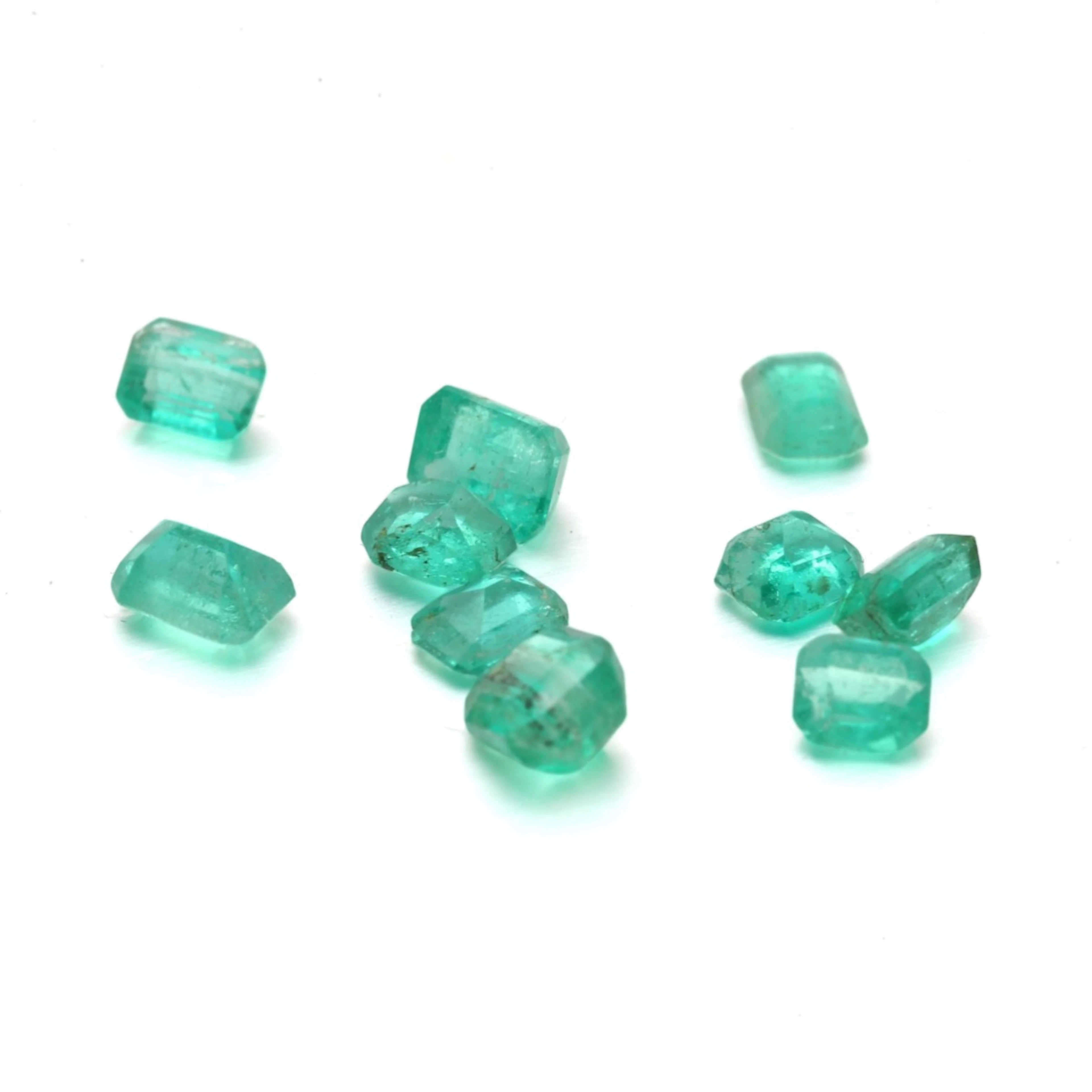 Set of 10 unmounted emeralds with certificate.