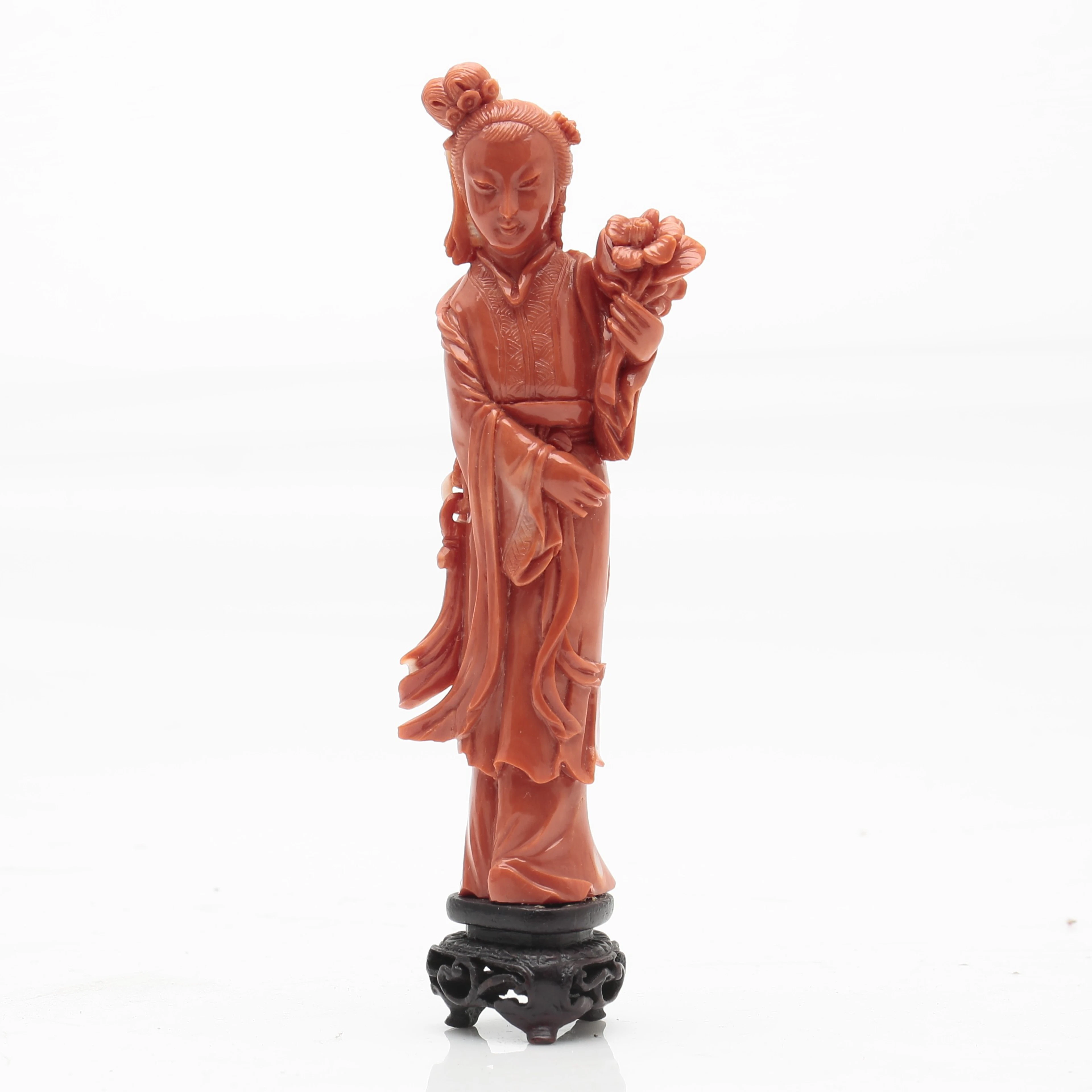 CHINESE SCHOOL, 20TH CENTURY. Lady with a bouquet.
