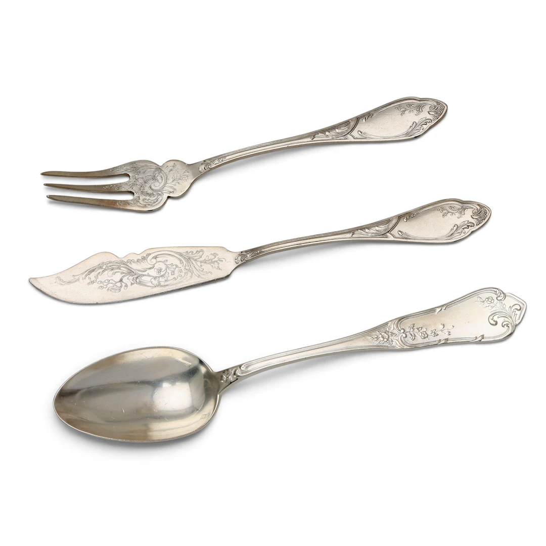 Diversas piezas francesas de cubertería en metal plateado Boulenger