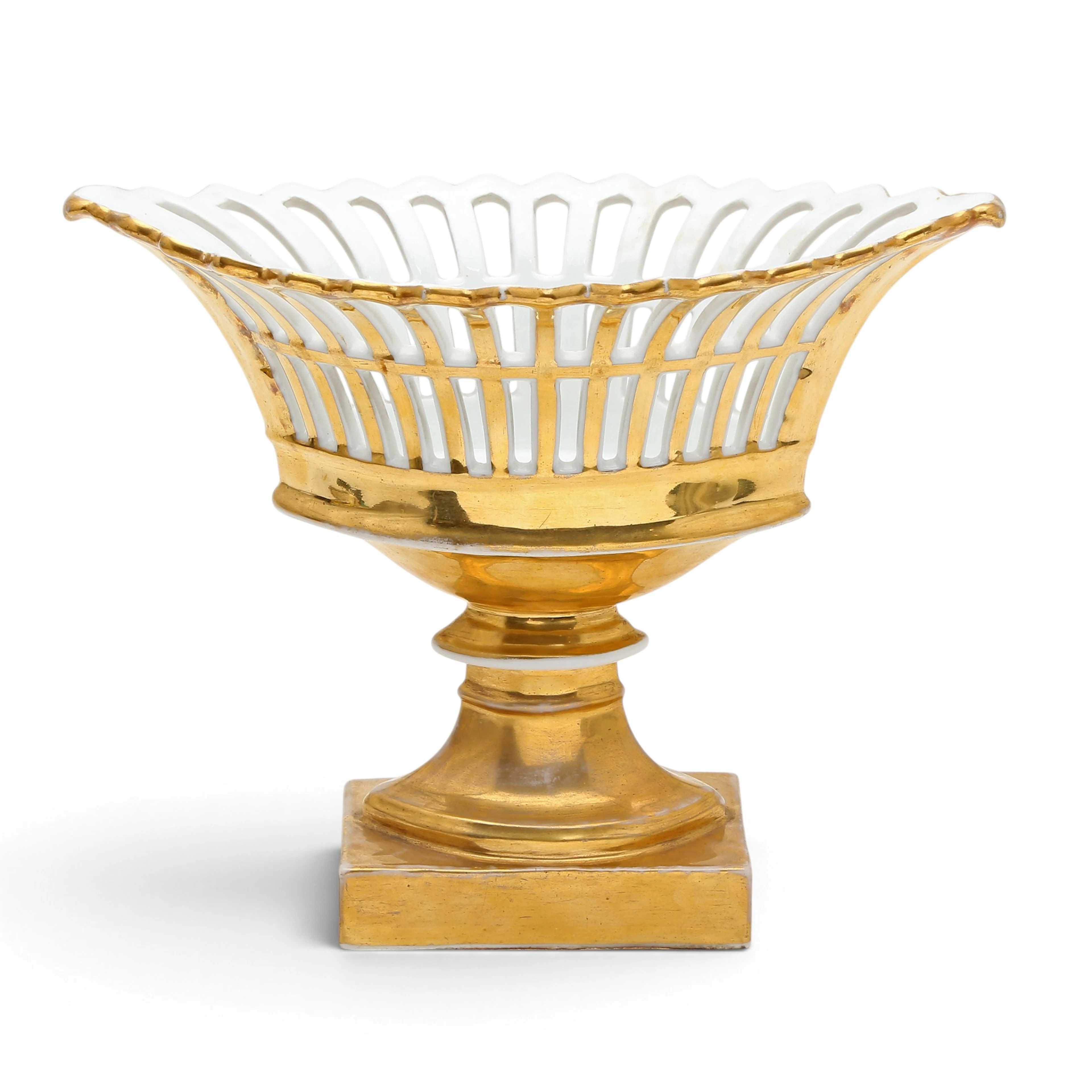 apoleon III centrepiece in gilt porcelain, second half of the 19th Century.