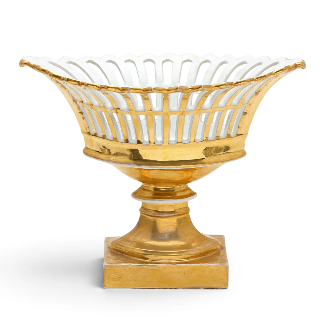 apoleon III centrepiece in gilt porcelain, second half of the 19th Century.