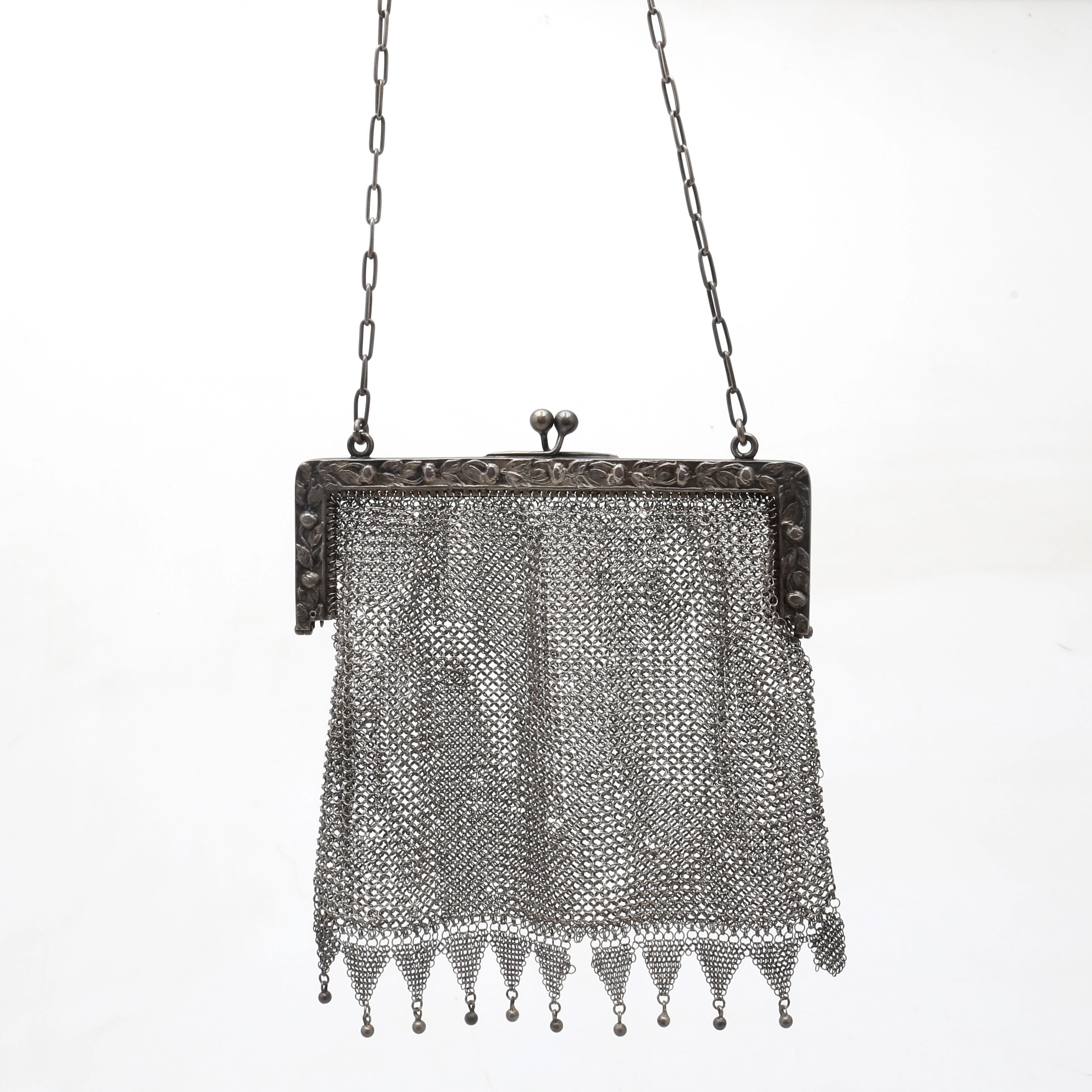 Belle Époque silver mesh bag, early 20th Century.