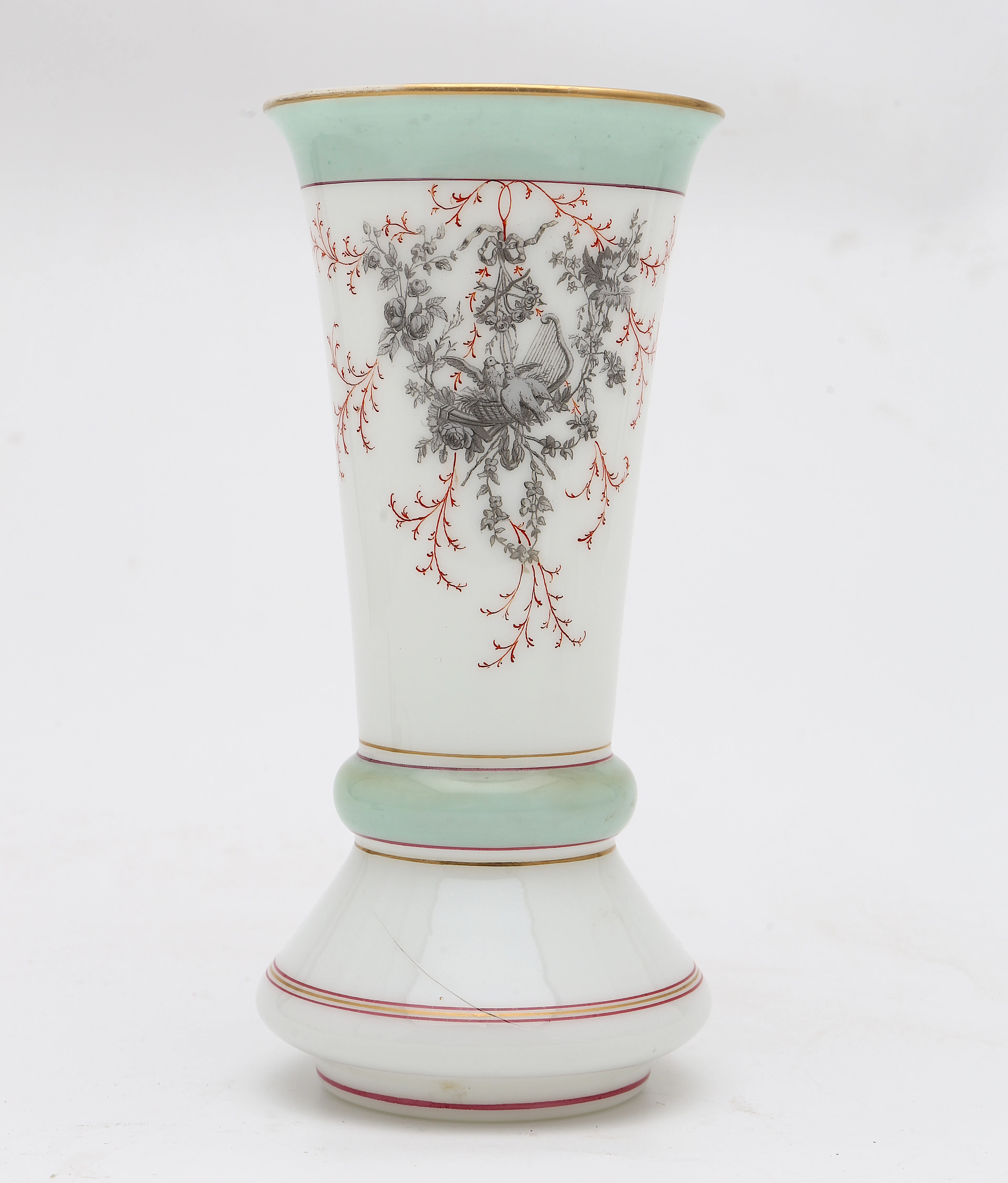 French vase in enamelled opaline glass, early 20th Century.