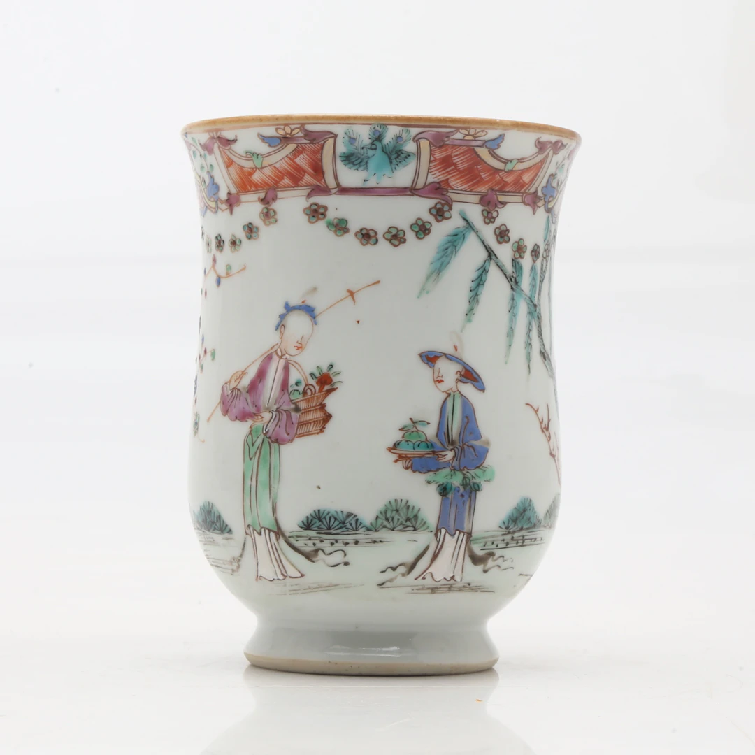Chinese Qianlong cup in 'rose family' porcelain for the East India