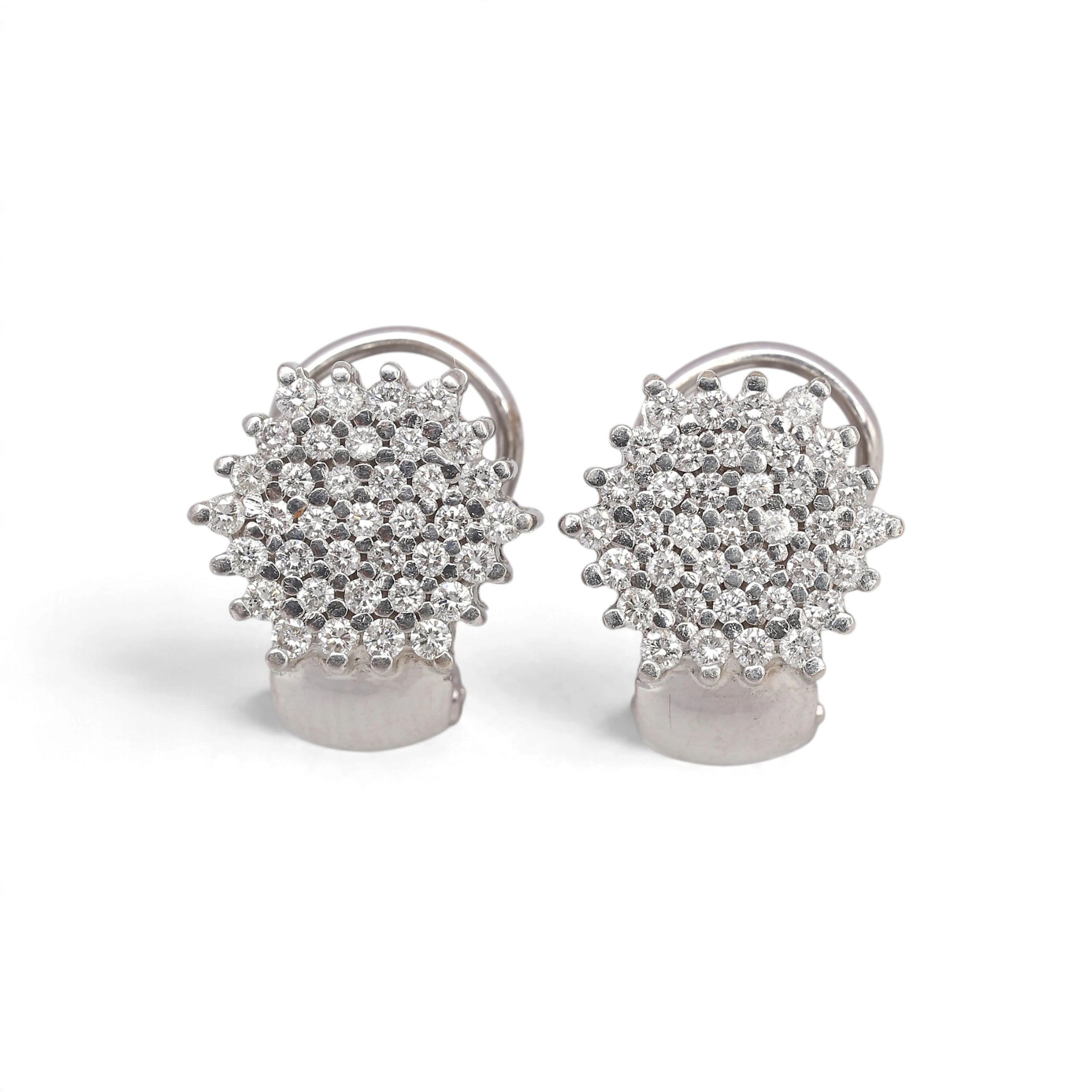 Diamonds pavé earrings.