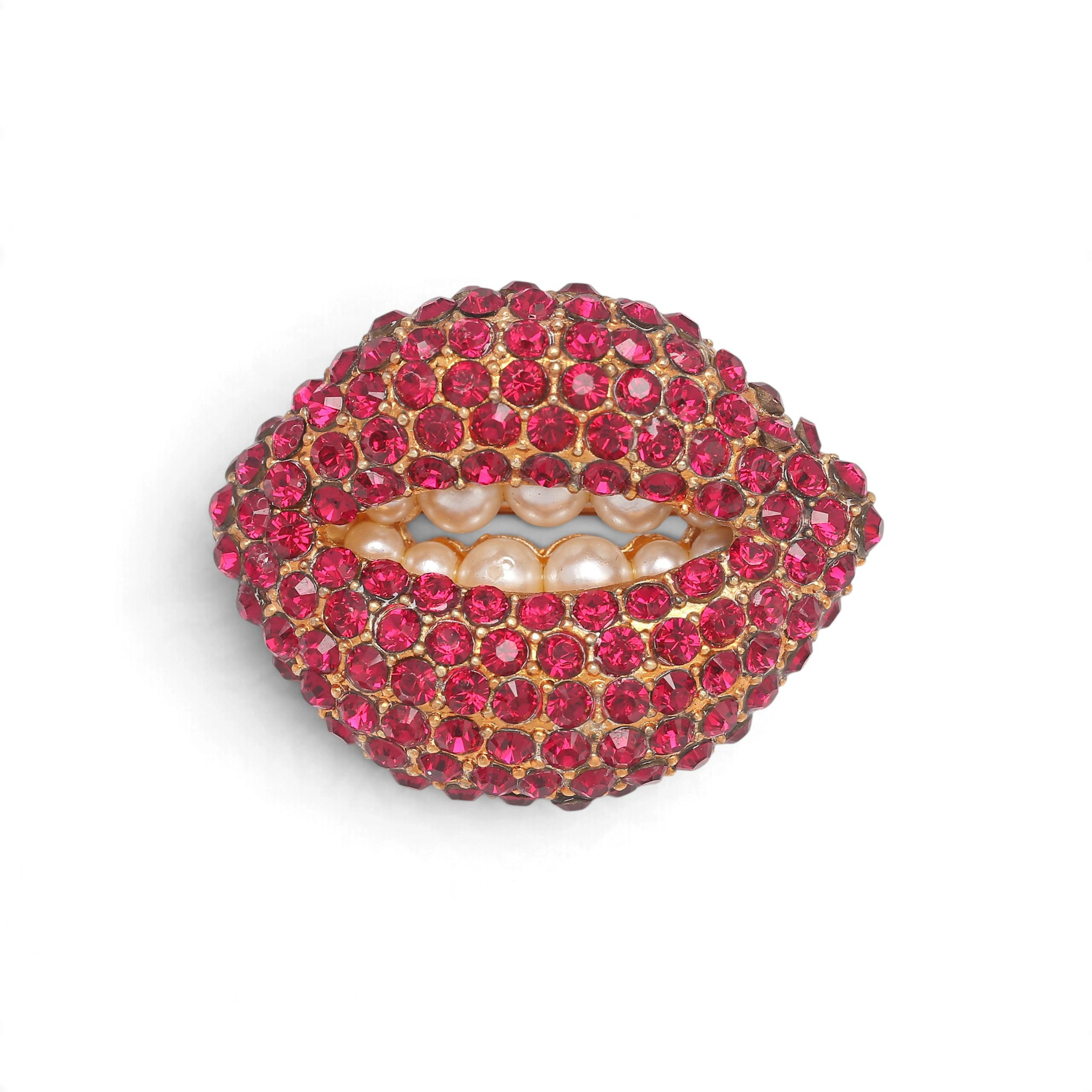 SALVADOR DALÍ. EN EL ESTILO DE. Lip-shaped brooch.