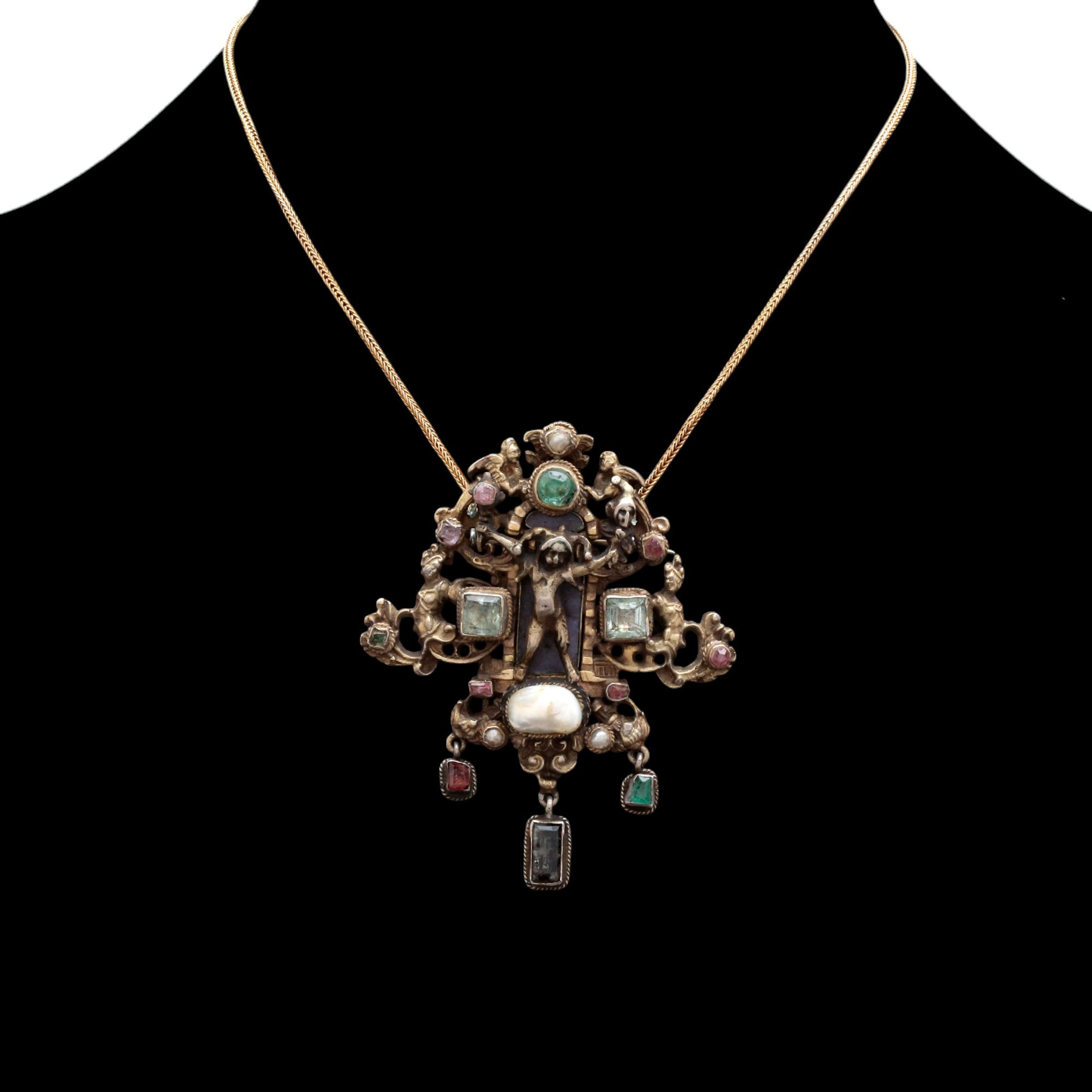 Brooch-Italian Neo-Renaissance pendant, from the end of the 19th century.