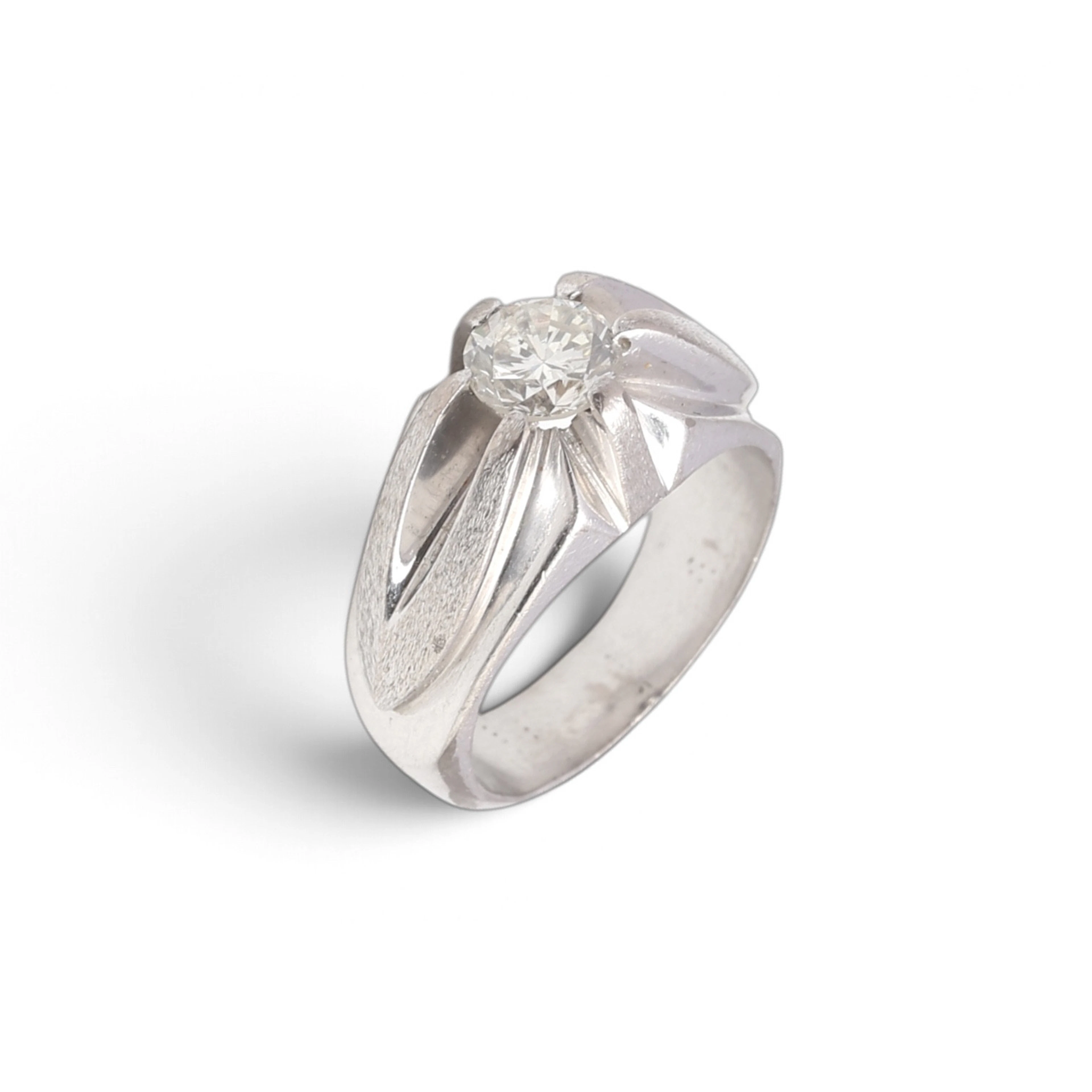 SOLITAIRE ring.