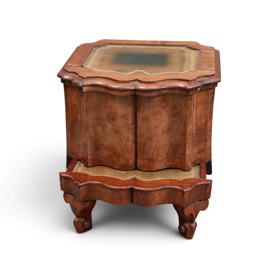 LOUIS XV-style bedroom washstand in walnut burl, 19th century.