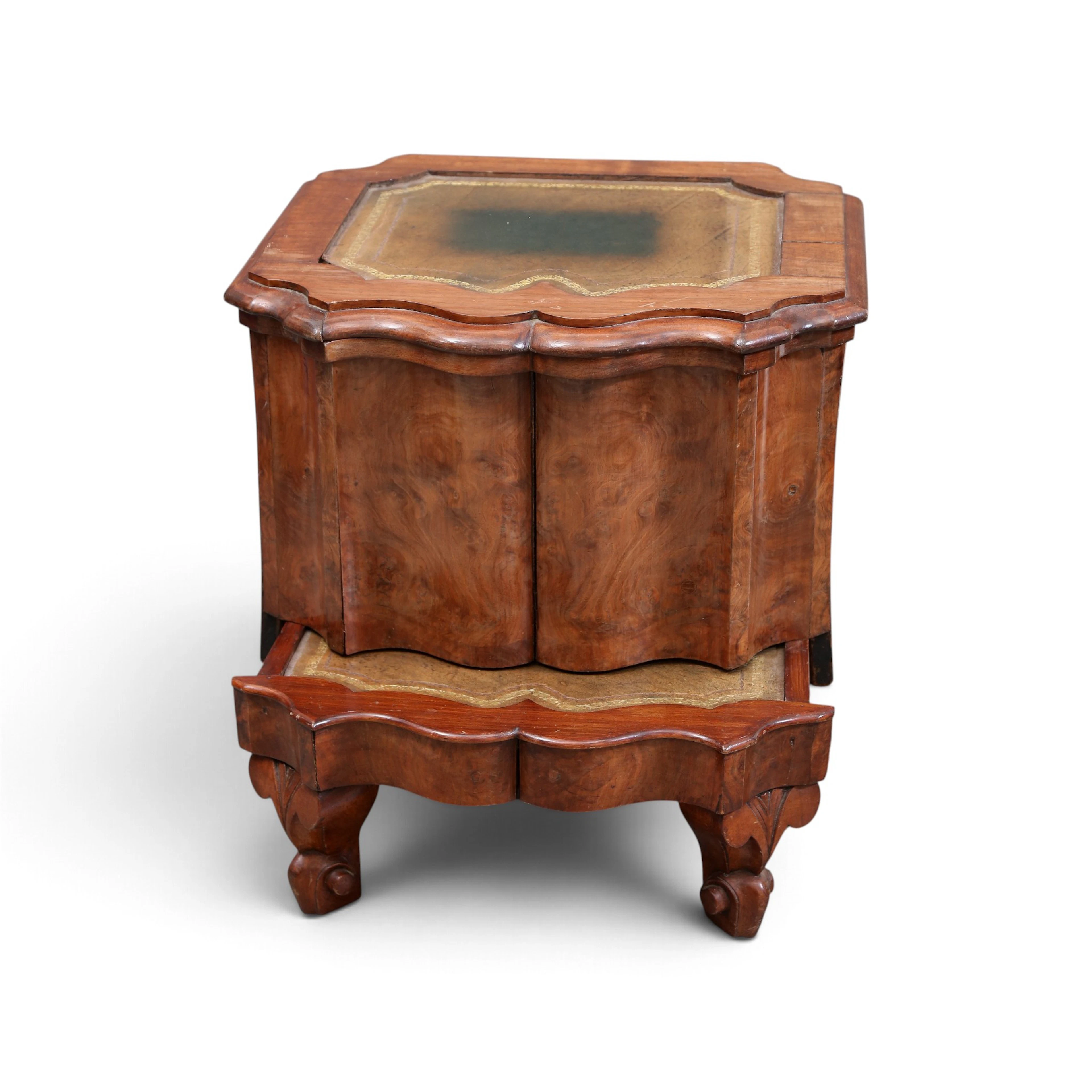 LOUIS XV-style bedroom washstand in walnut burl, 19th century.