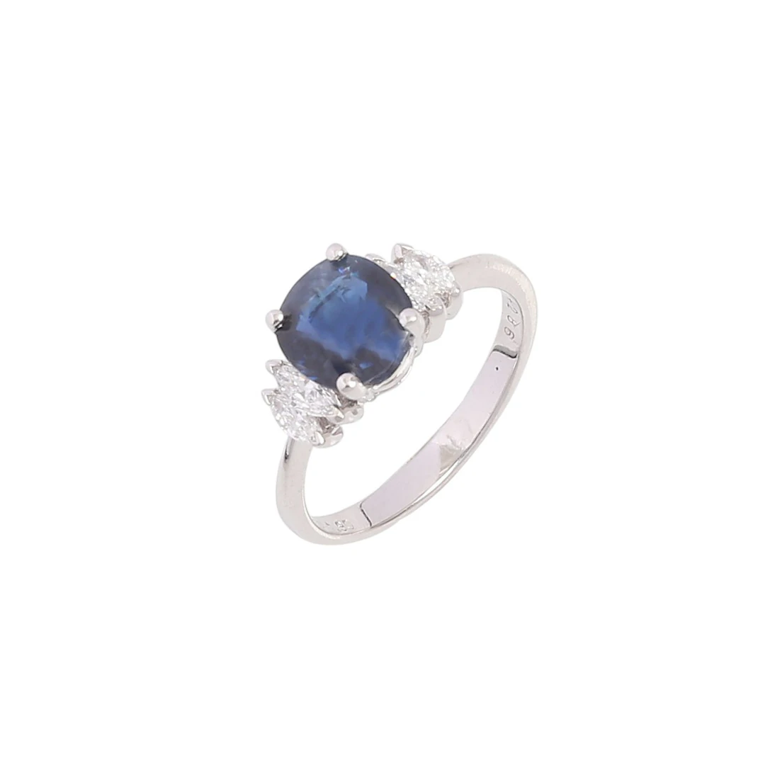 Sapphire and diamonds ring with certificate.