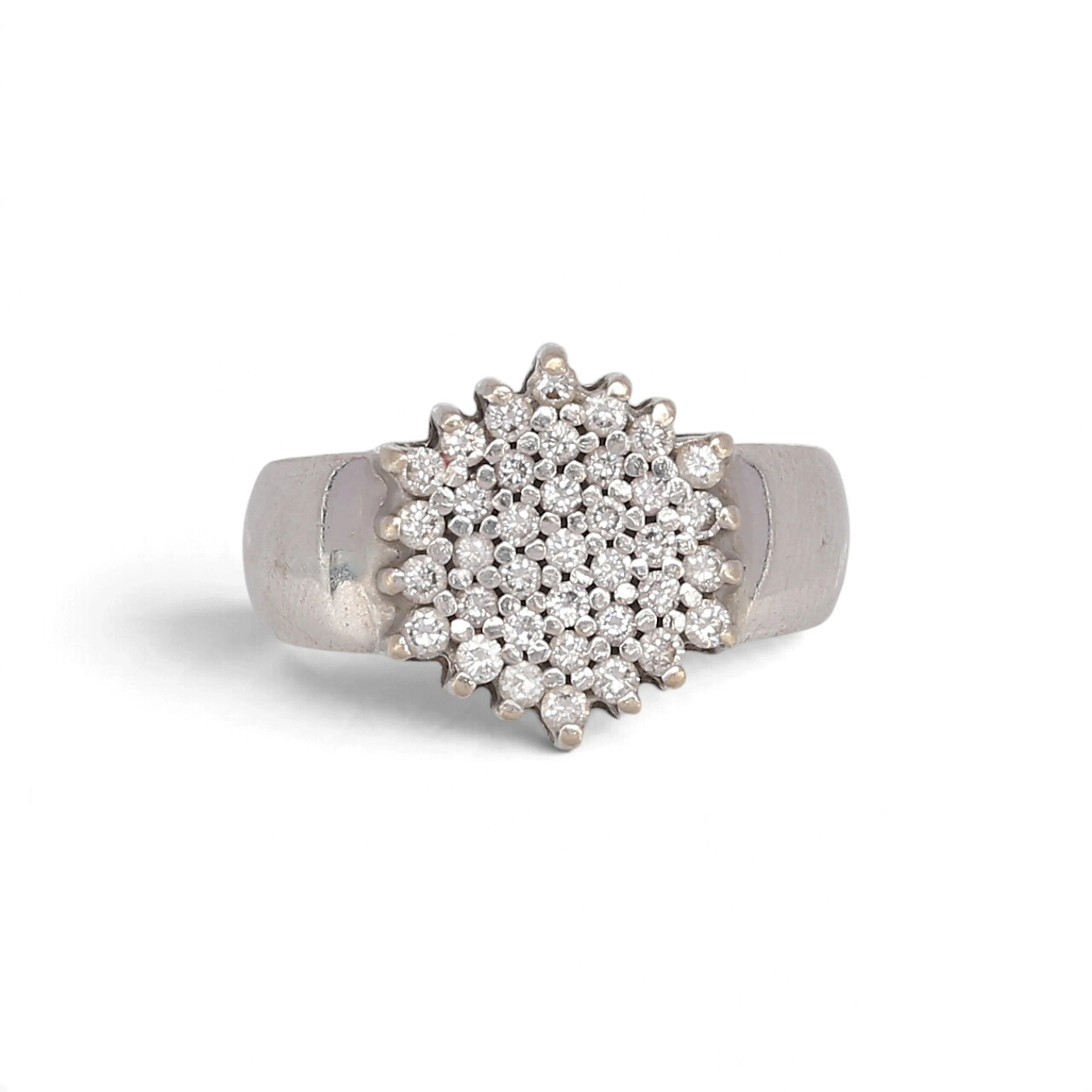 Diamonds pavé ring.