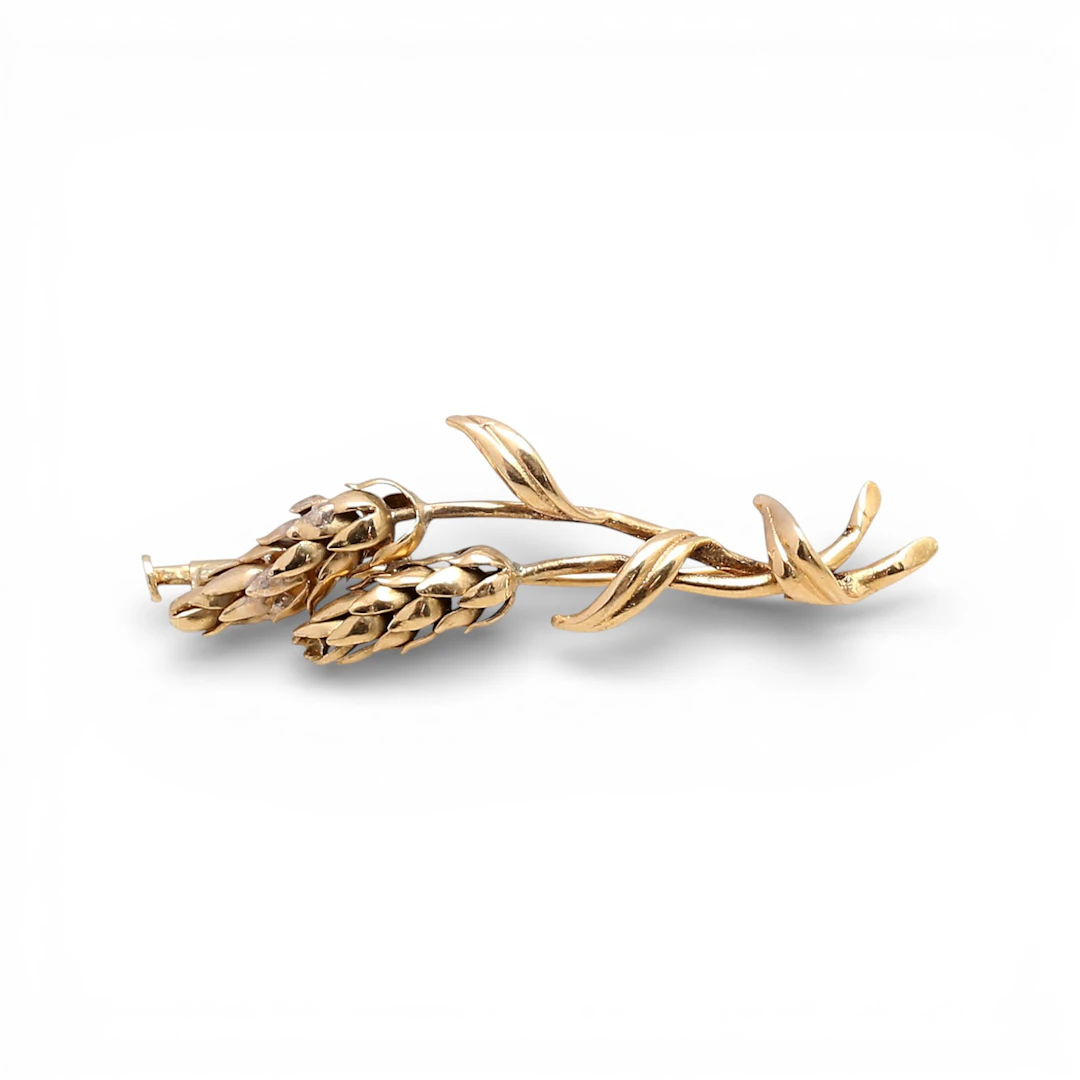 Gold brooch in the shape of wheat sheaf.