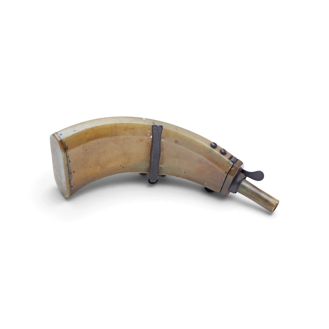 Horn powder case, 19th Century.