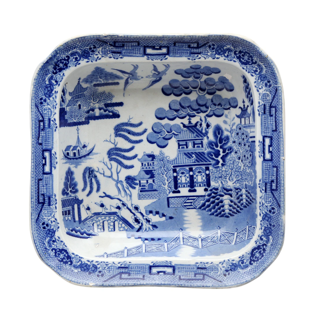 Small platter in printed English earthenware, early decades of the