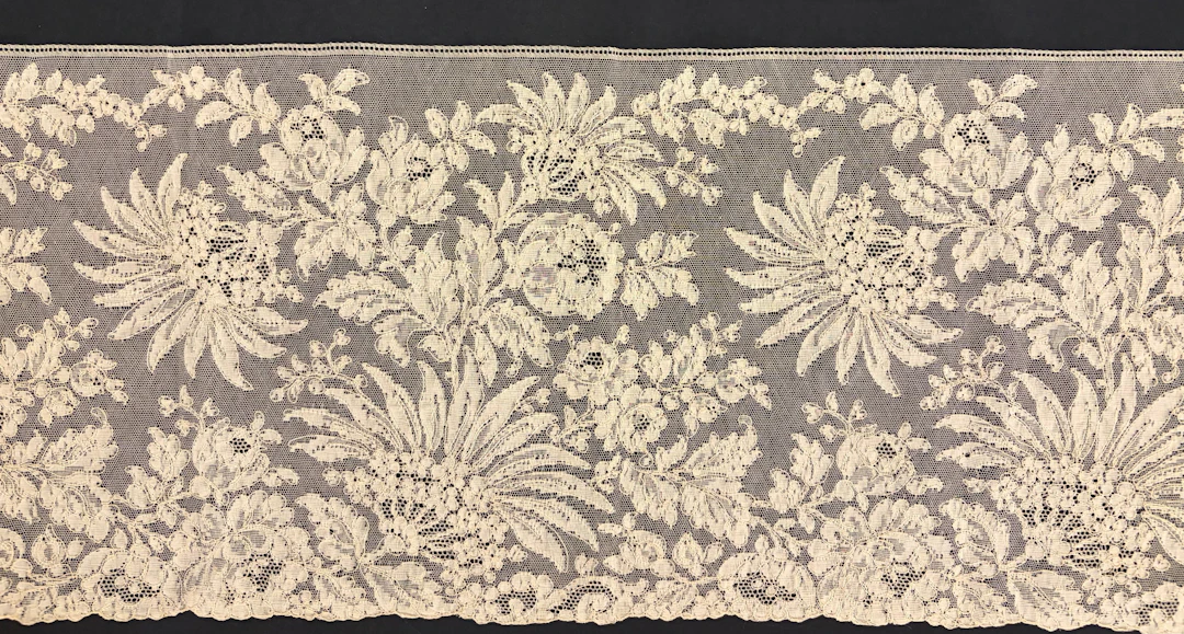 Wide Chantilly lace border, 19th Century.
