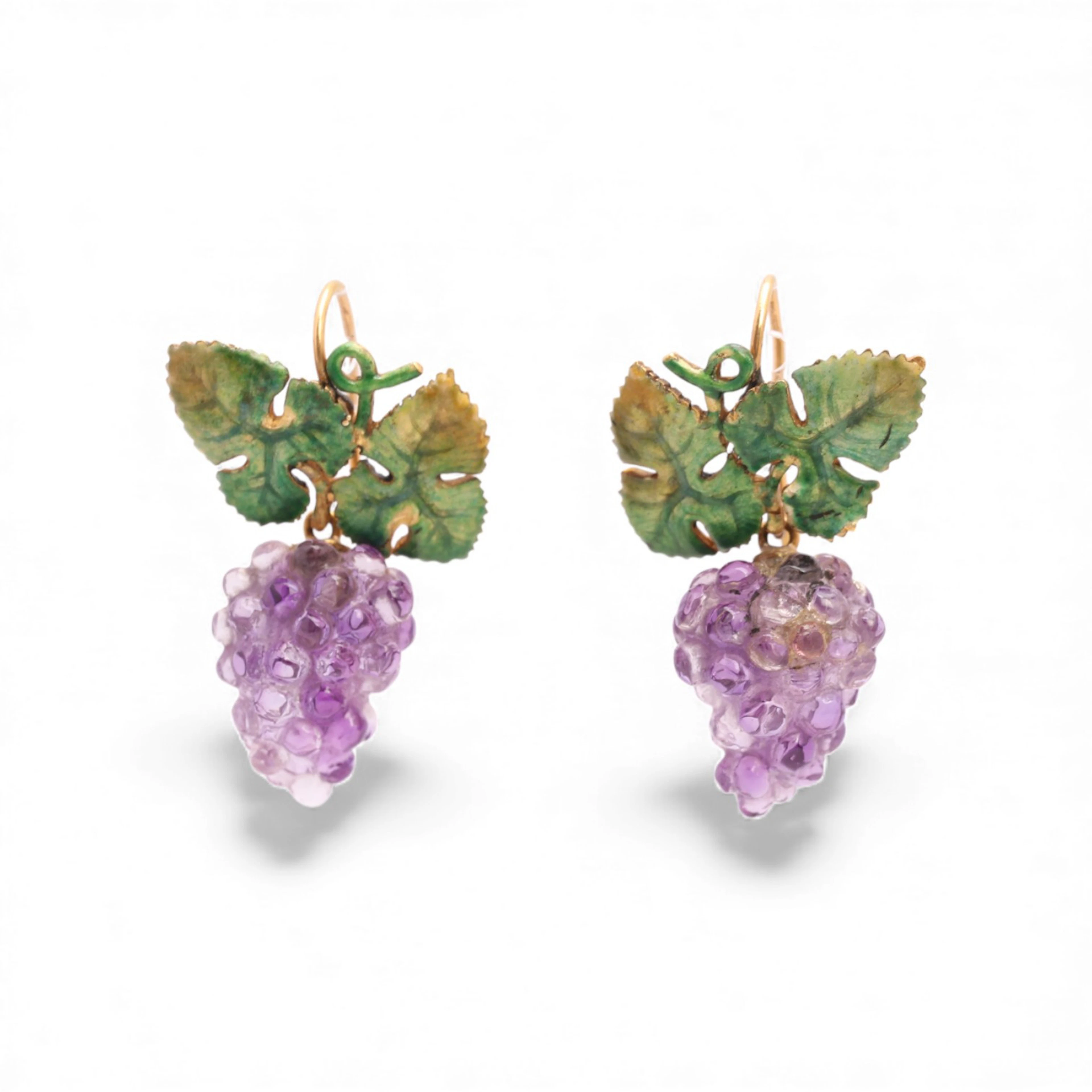 Gold and amethysts earrings in the shape of a grape cluster, second